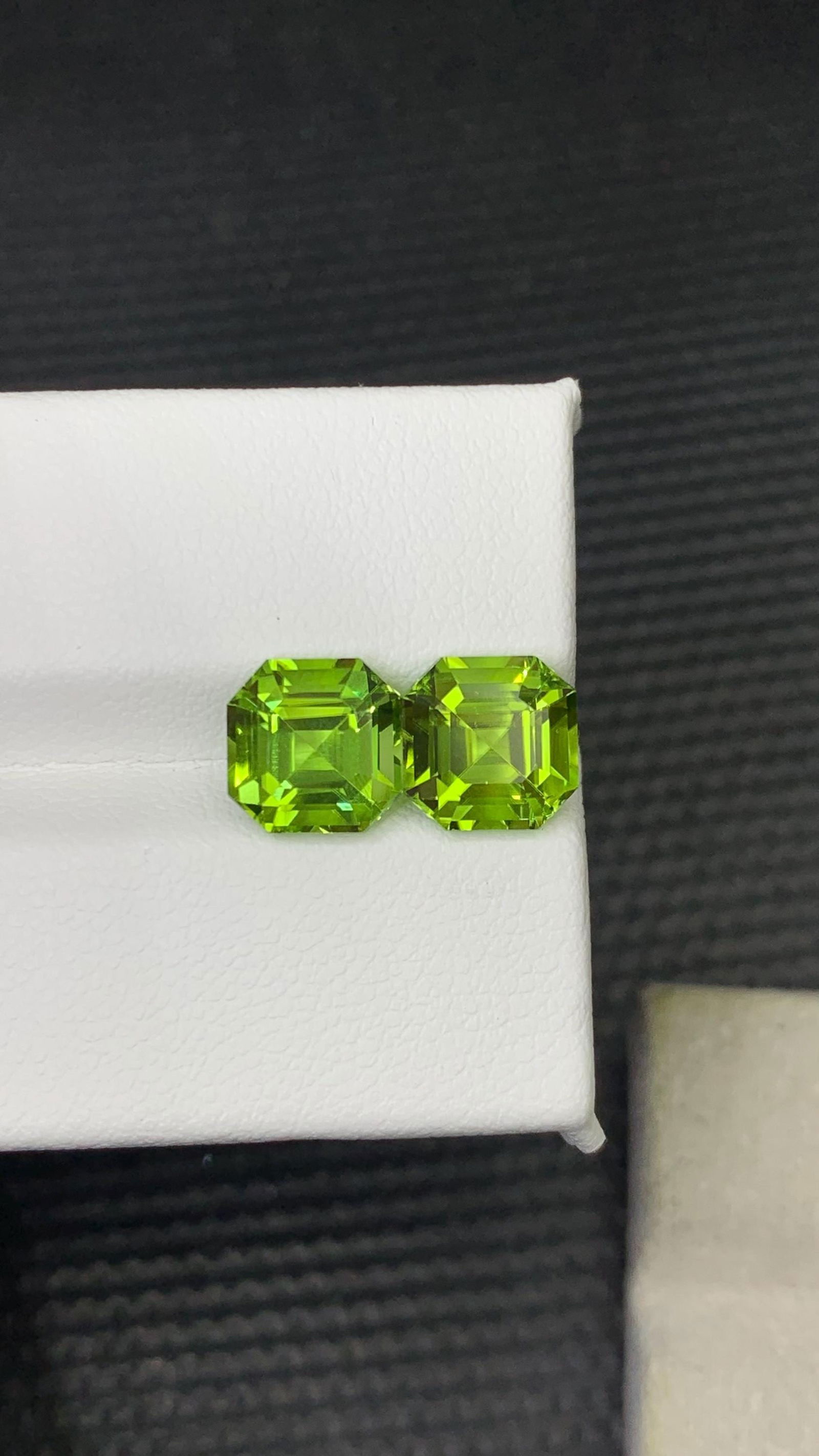 Calibarted pair Of Green Peridots Asscher Cut Gemstone For Earrings - 5.085 Carat: Title:Calibarted pair Of Green Peridots Asscher Cut Gemstone For Earrings - 5.085 CaratDescription:Materials: Gemstone: Peridot Carat weight: 5.085 