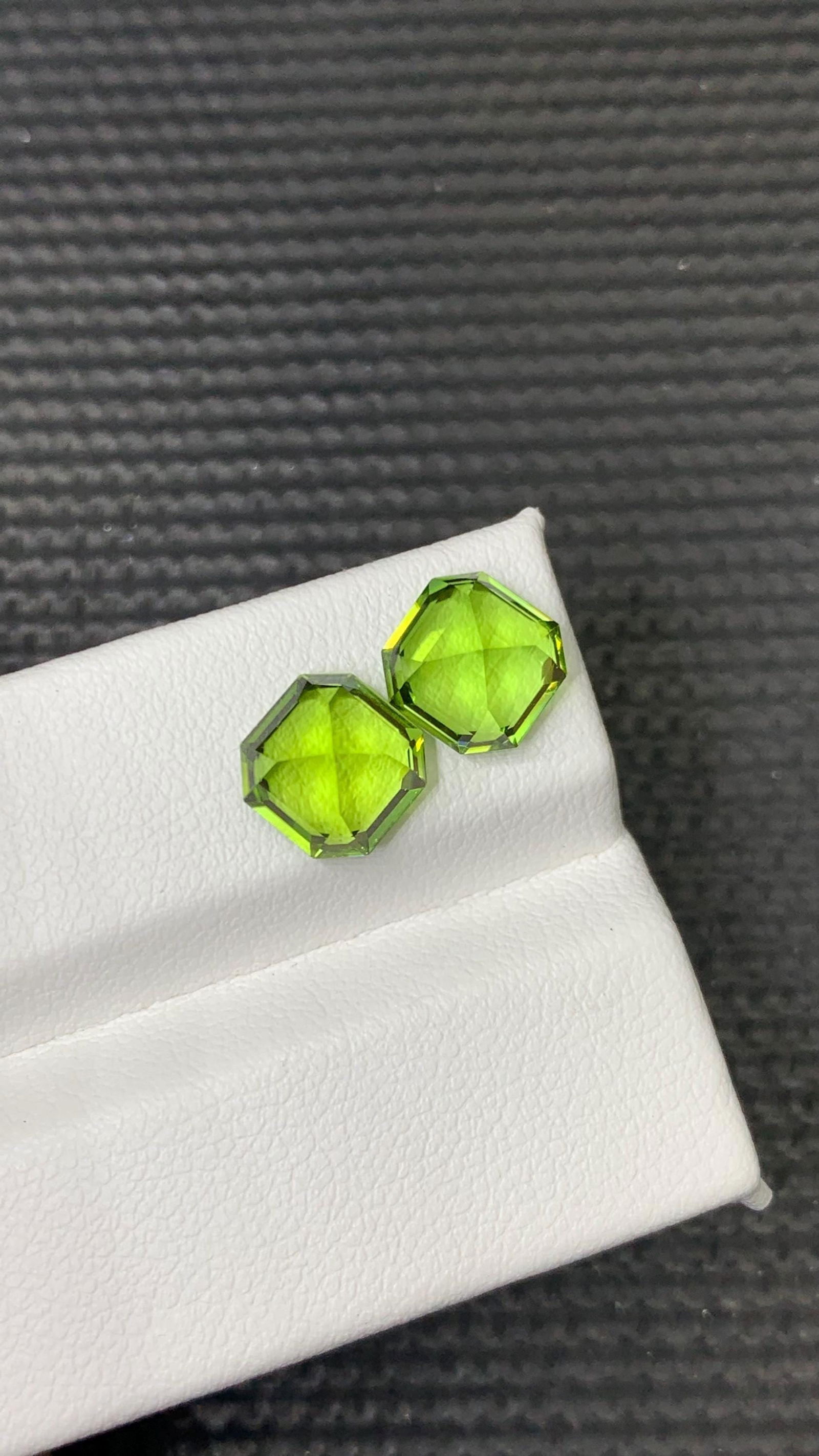 Calibarted pair Of Green Peridots Asscher Cut Gemstone For Earrings - 5.085 Carat - 4