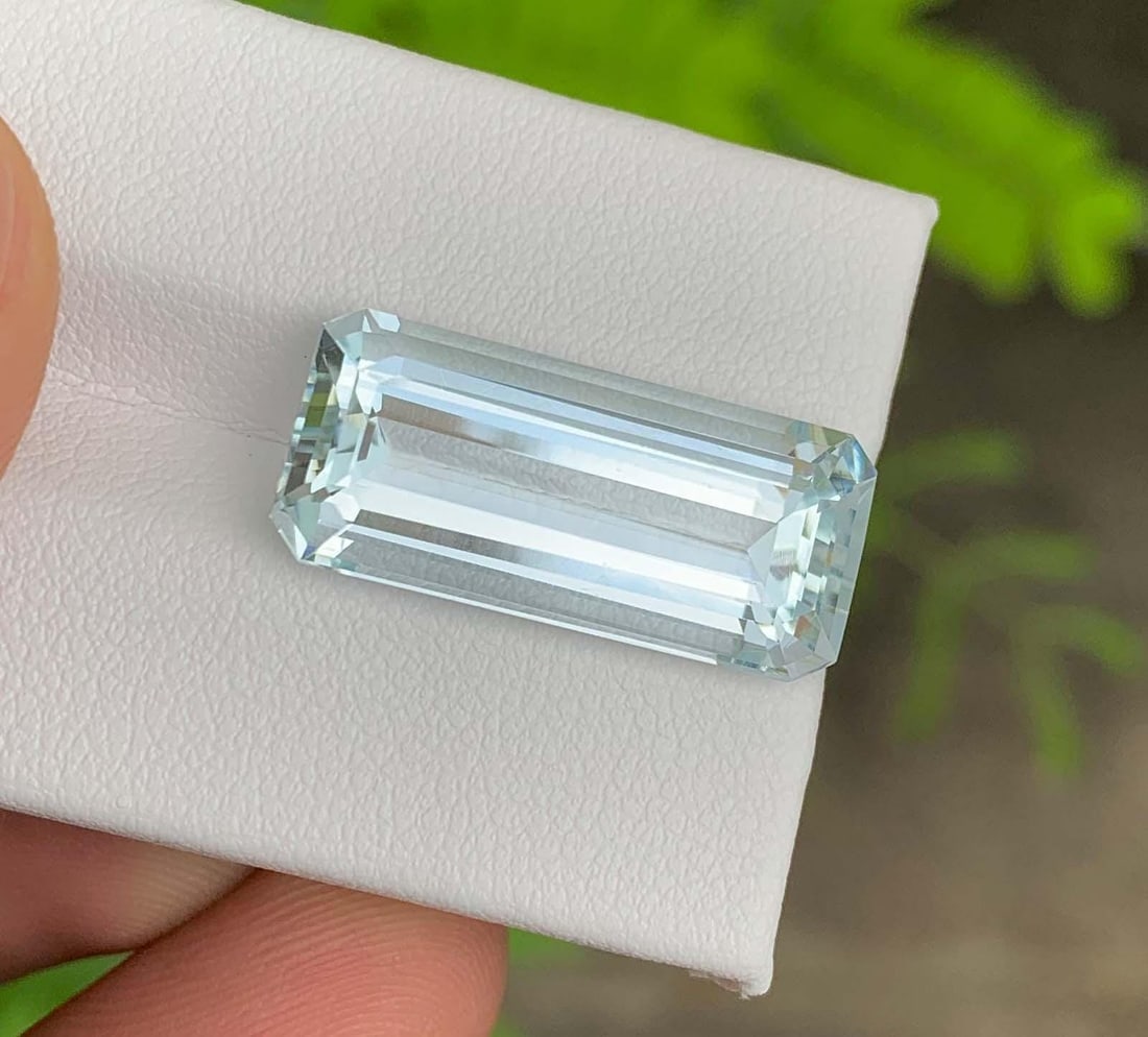 Natural Aquamarine Gemstone: 13.63 Carat Emerald Cut, Pakistan Origin - 2