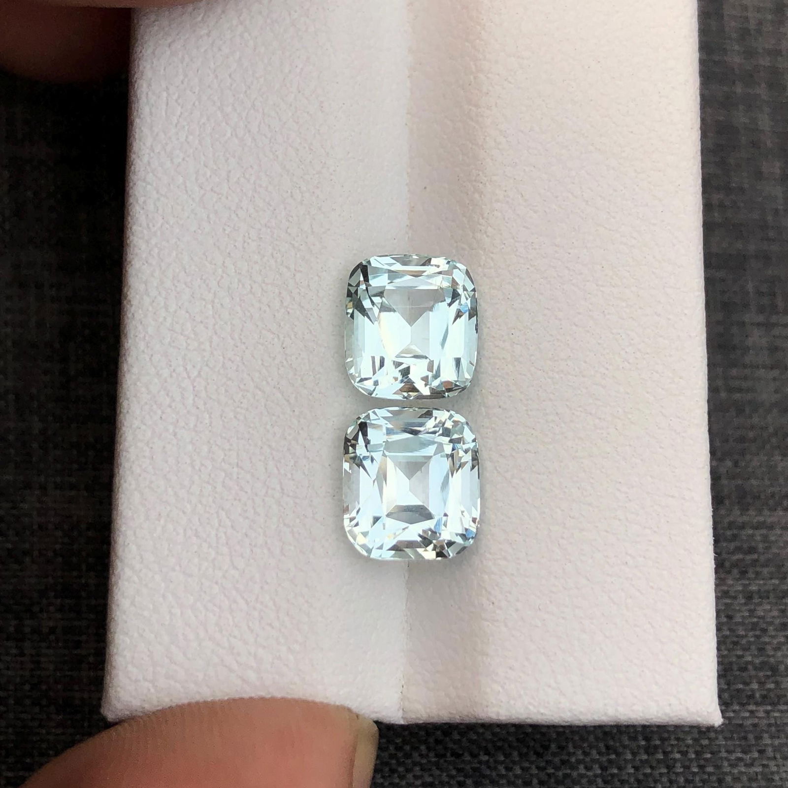 Ice Blue Aquamarine Gemstone: 4.65 Ct Cushion Cut Beryl - 3