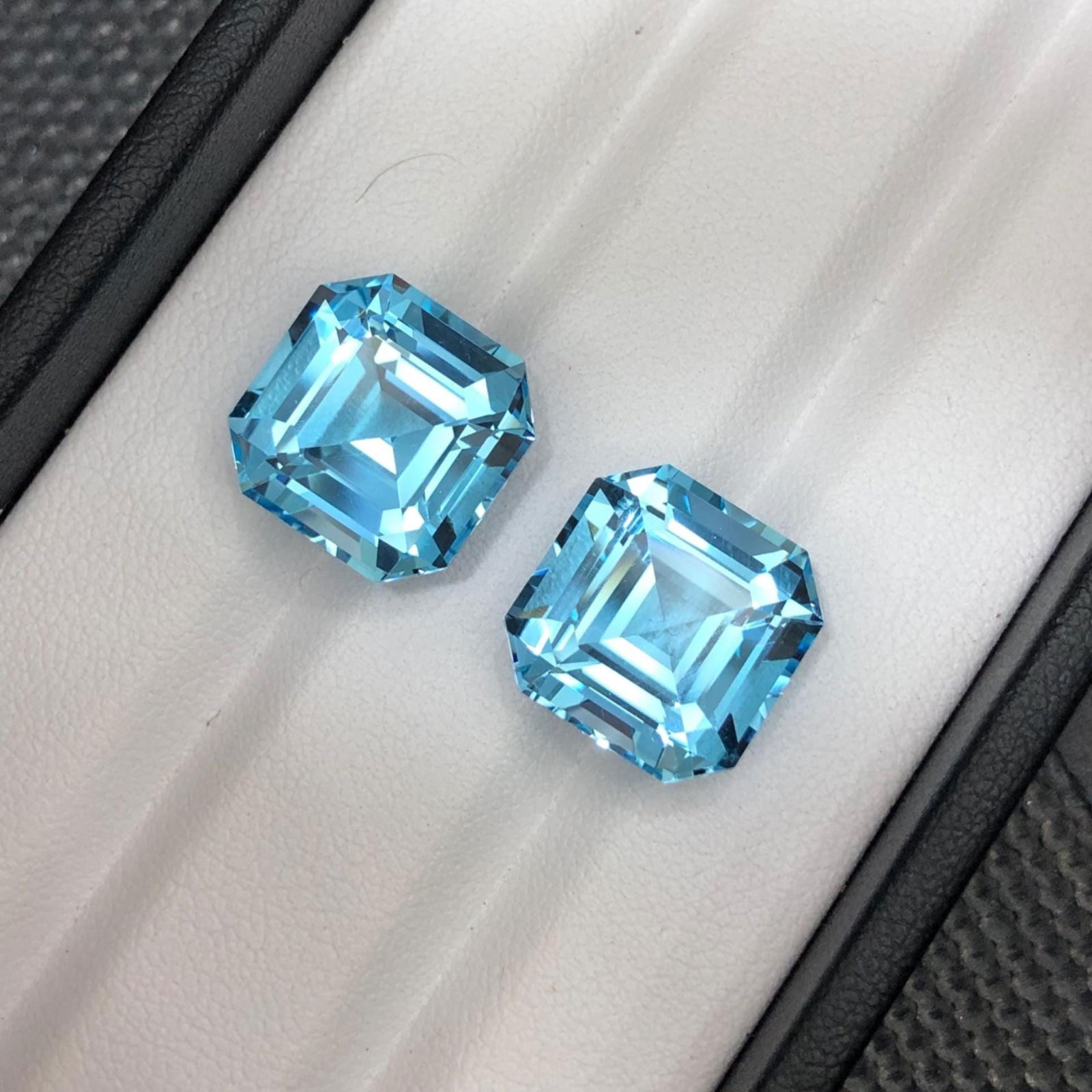 Swiss Blue Topaz Pair: Asscher Cut Gemstones, 30.65 Carat - 4
