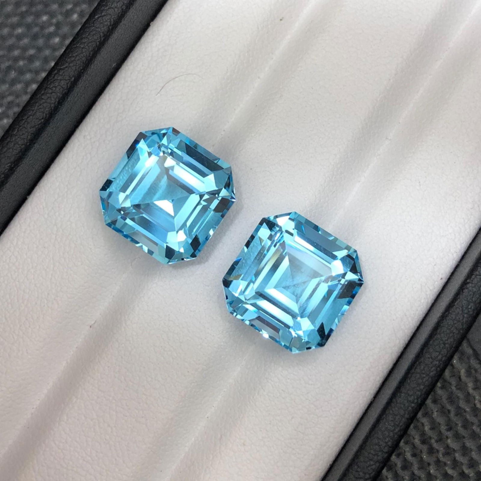 Swiss Blue Topaz Pair: Asscher Cut Gemstones, 30.65 Carat - 5