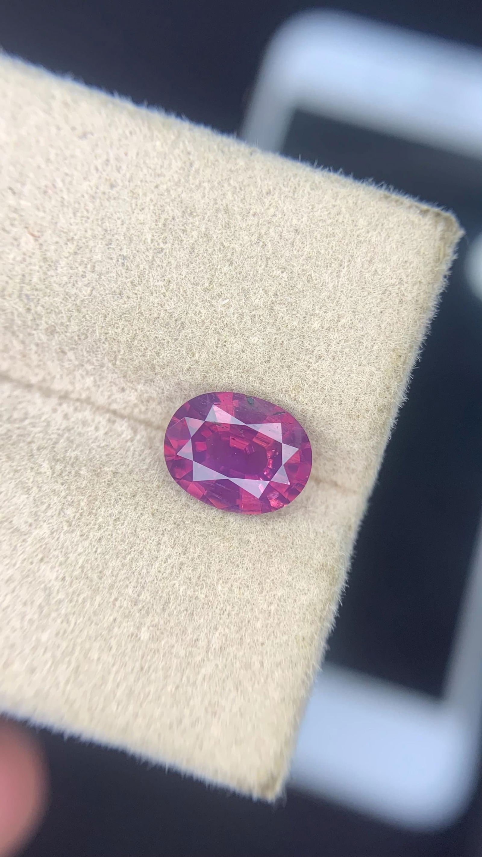 Purplish Pink Corundum Gemstone: 1.50 Carat Oval Cut, Kashmir Origin - 4