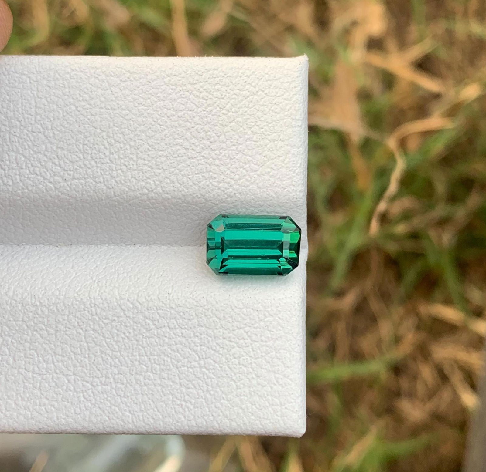 Bluish Green Tourmaline Gemstone, Flawless Cut (8 X 5.2 X 5 MM): Title:Bluish Green Tourmaline Gemstone, Flawless Cut (8 X 5.2 X 5 MM)Description:Materials: Gemstone: Tourmaline Carat weight: 1.85 Weight : 1.85 Carats. Dimension : 8 X 5.2 X 5 MM Color: Bluish