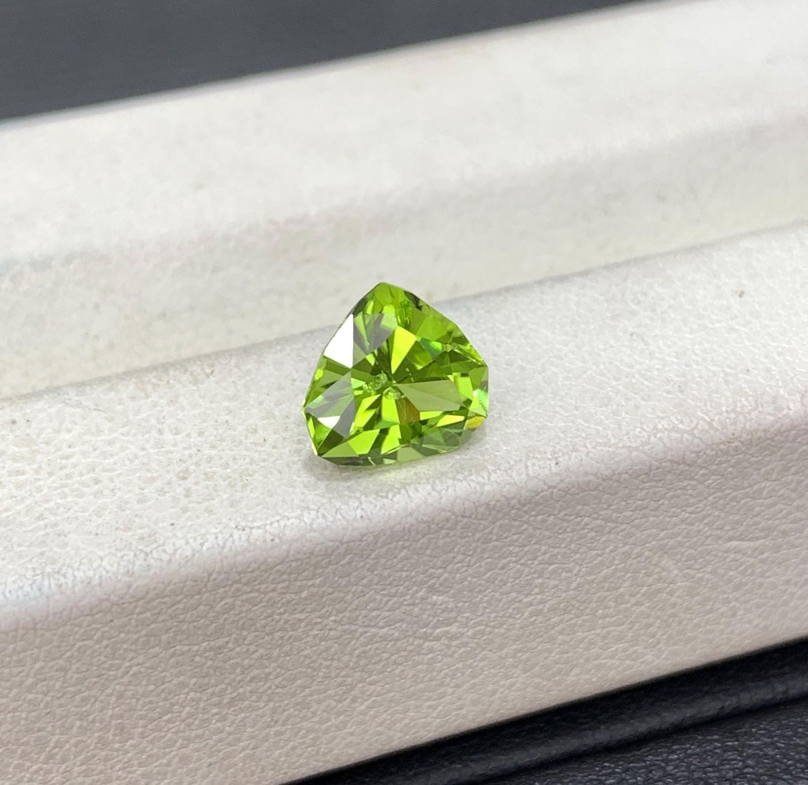 Trillion Cut Peridot Gemstone: 1.57 Carat Apple Green Olivine: Title:Trillion Cut Peridot Gemstone: 1.57 Carat Apple Green Olivine Description:Materials: Gemstone: Peridot Carat weight: 1.57 ���������