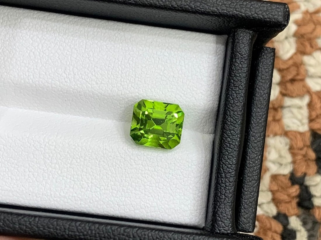 Apple Green Peridot Gemstone: 3.50 Carat Emerald Cut Stone - 3