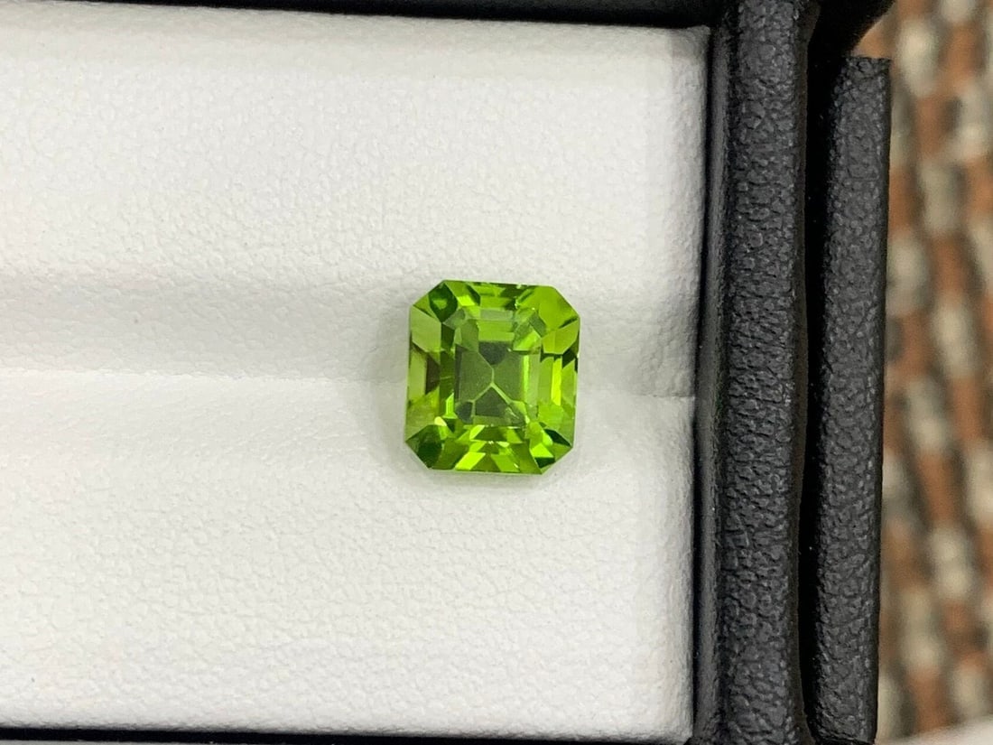 Apple Green Peridot Gemstone: 3.50 Carat Emerald Cut Stone - 6