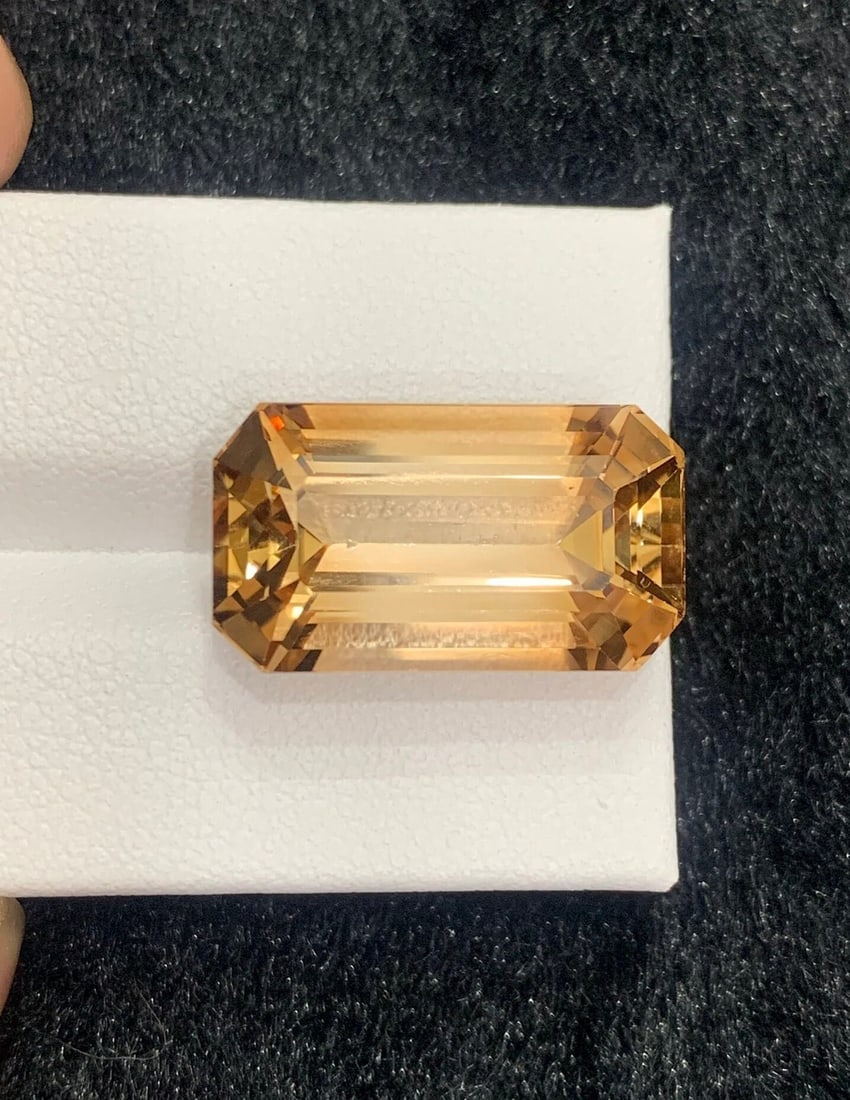 Golden Topaz Loose Gemstone: 27.05 Carat Emerald Cut Stone: Title:Golden Topaz Loose Gemstone: 27.05 Carat Emerald Cut Stone Description:Materials: Gemstone: Topaz Carat weight: 27.05 ���������8
