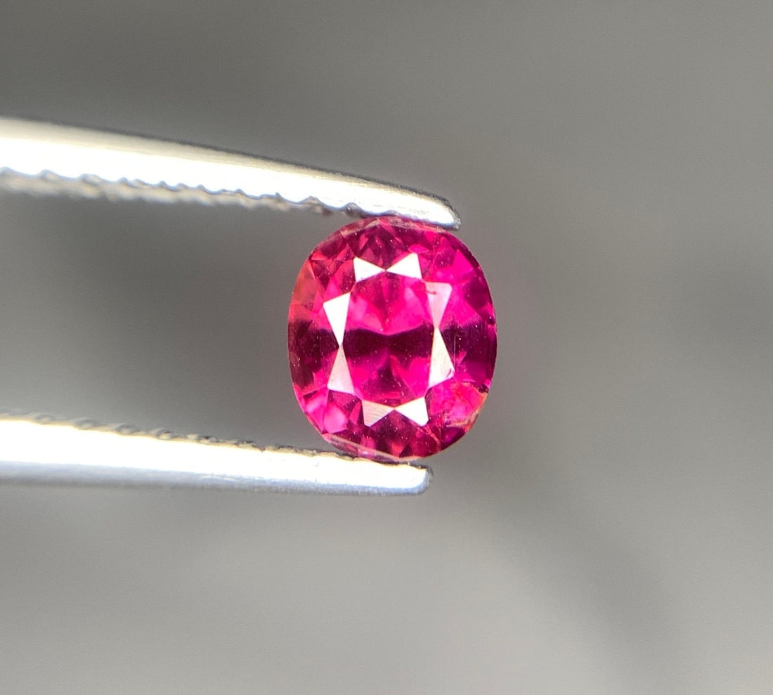 Oval Mozambique Ruby Loose Gemstone: Pinkish Red Jewelry Stone (0.90 CT) - 2