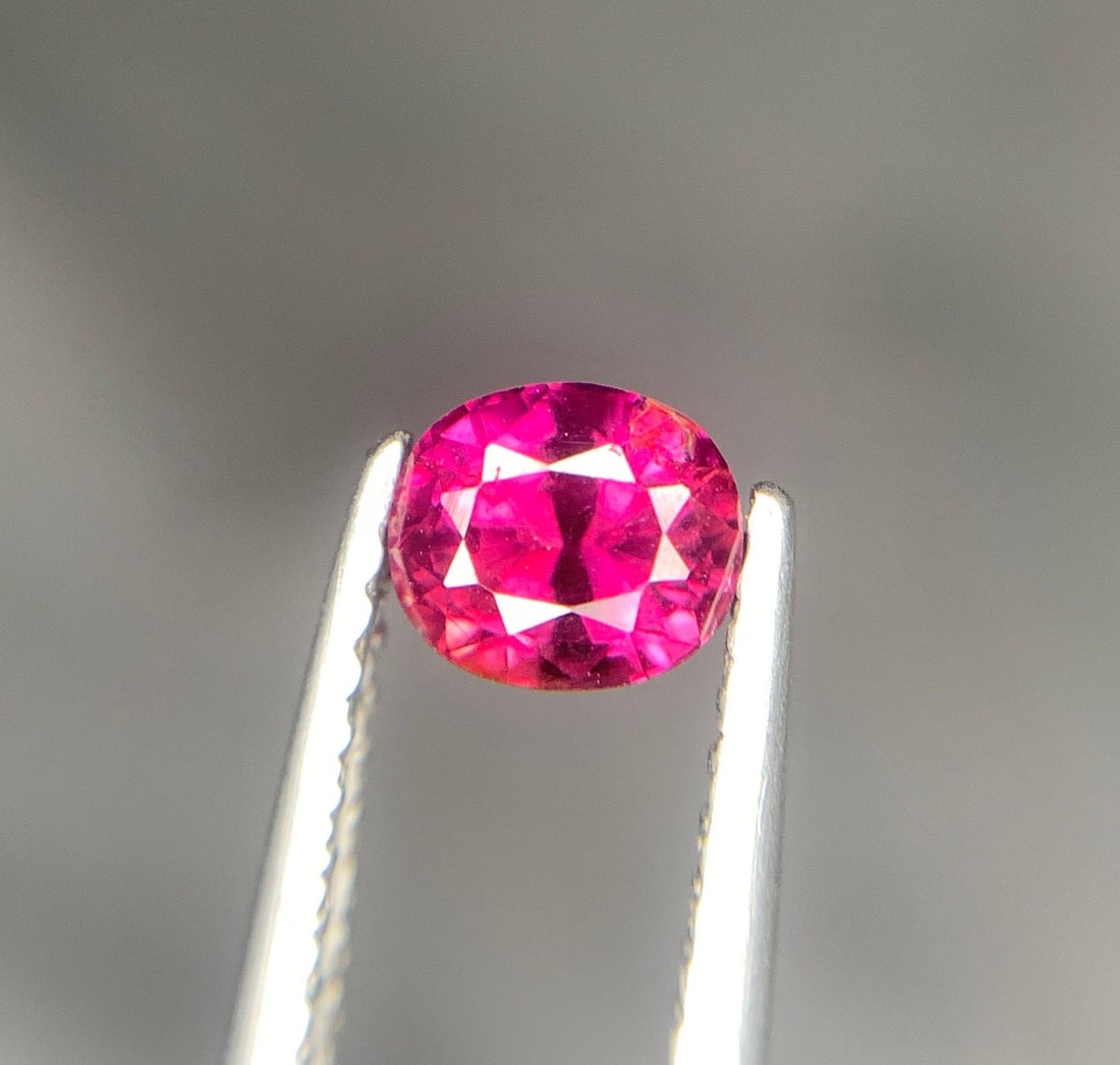 Oval Mozambique Ruby Loose Gemstone: Pinkish Red Jewelry Stone (0.90 CT) - 3