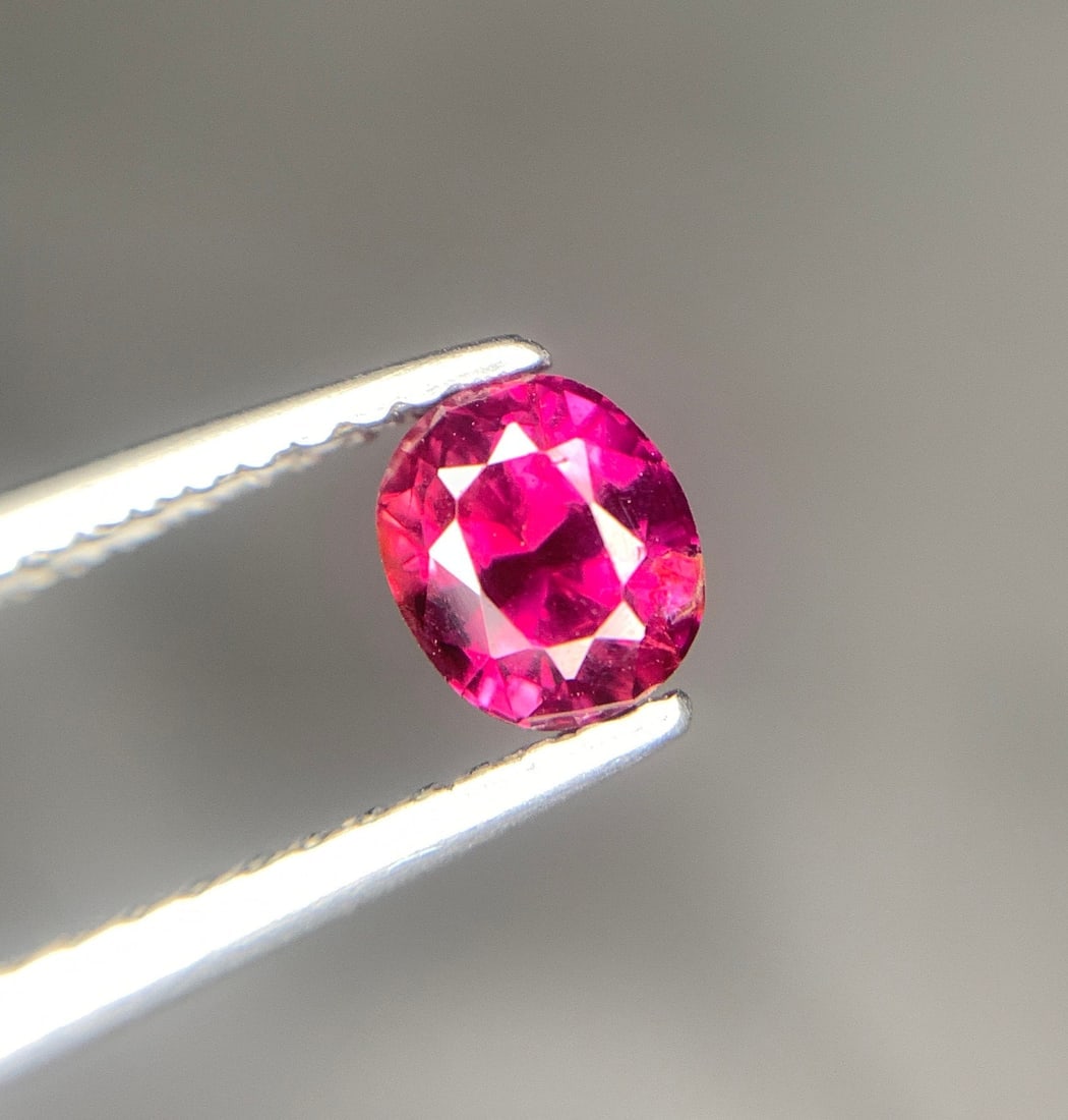 Oval Mozambique Ruby Loose Gemstone: Pinkish Red Jewelry Stone (0.90 CT) - 4