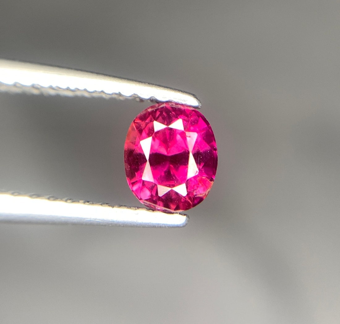 Oval Mozambique Ruby Loose Gemstone: Pinkish Red Jewelry Stone (0.90 CT) - 5