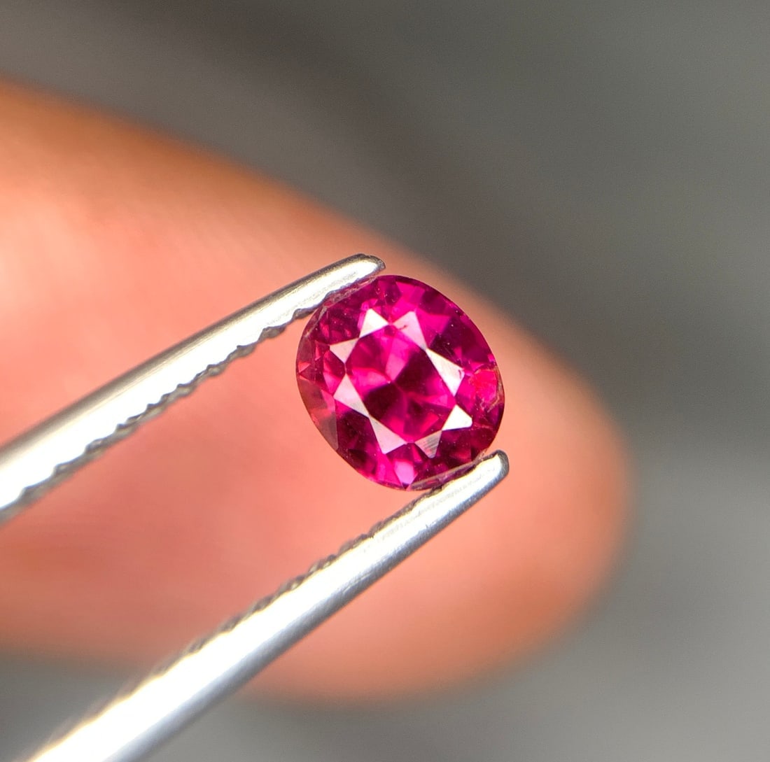 Oval Mozambique Ruby Loose Gemstone: Pinkish Red Jewelry Stone (0.90 CT) - 7