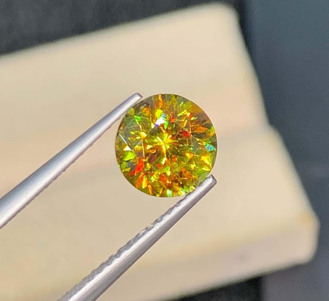 Lustrous Sphene Gemstone: Multi Color Round Cut, 1.65 Carat - 3