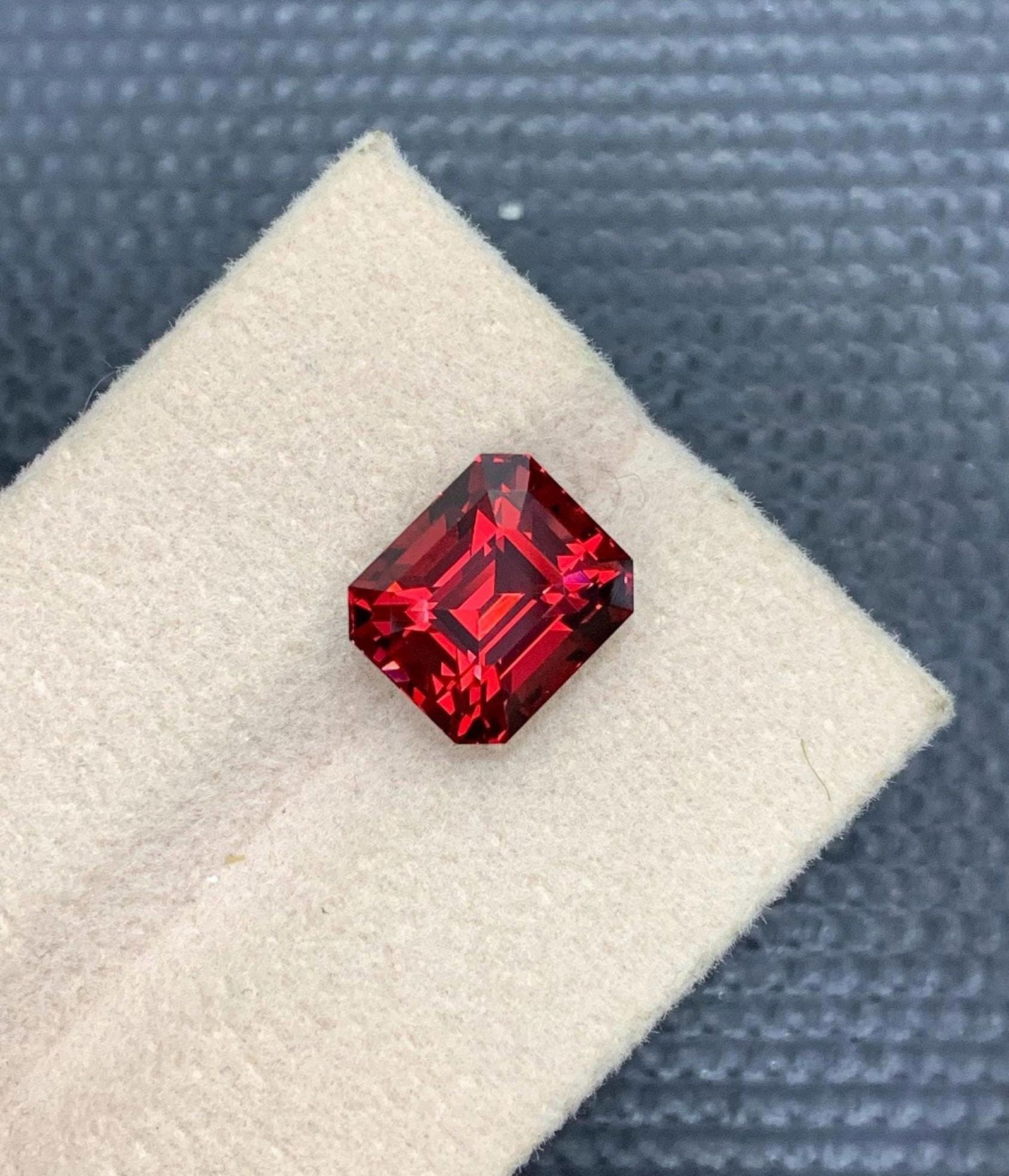 Tanzania Bloody Red Garnet Gemstone: Emerald Cut, 6.31 Carat - 5