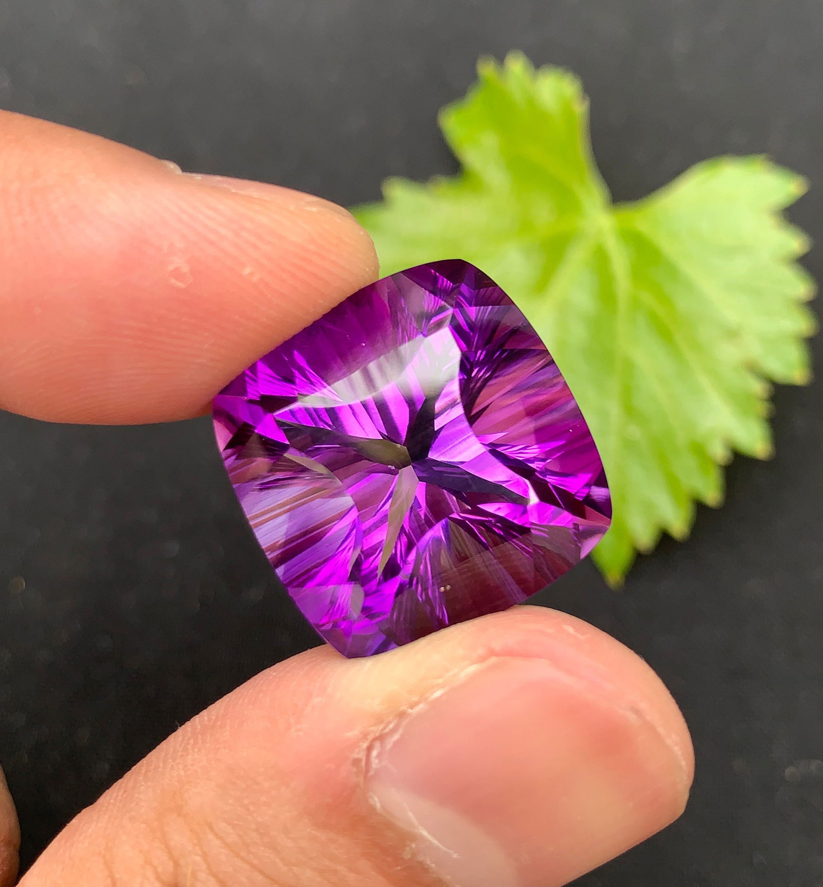 Radiant Cut Amethyst Gemstone: 28.40 Carat Royal Purple Quartz: Title:Radiant Cut Amethyst Gemstone: 28.40 Carat Royal Purple Quartz Description:Materials: Gemstone: Amethyst Carat weight: 28.40 Presenting here a very Fantastic Fancy Round Cut Natural Amethyst Gem