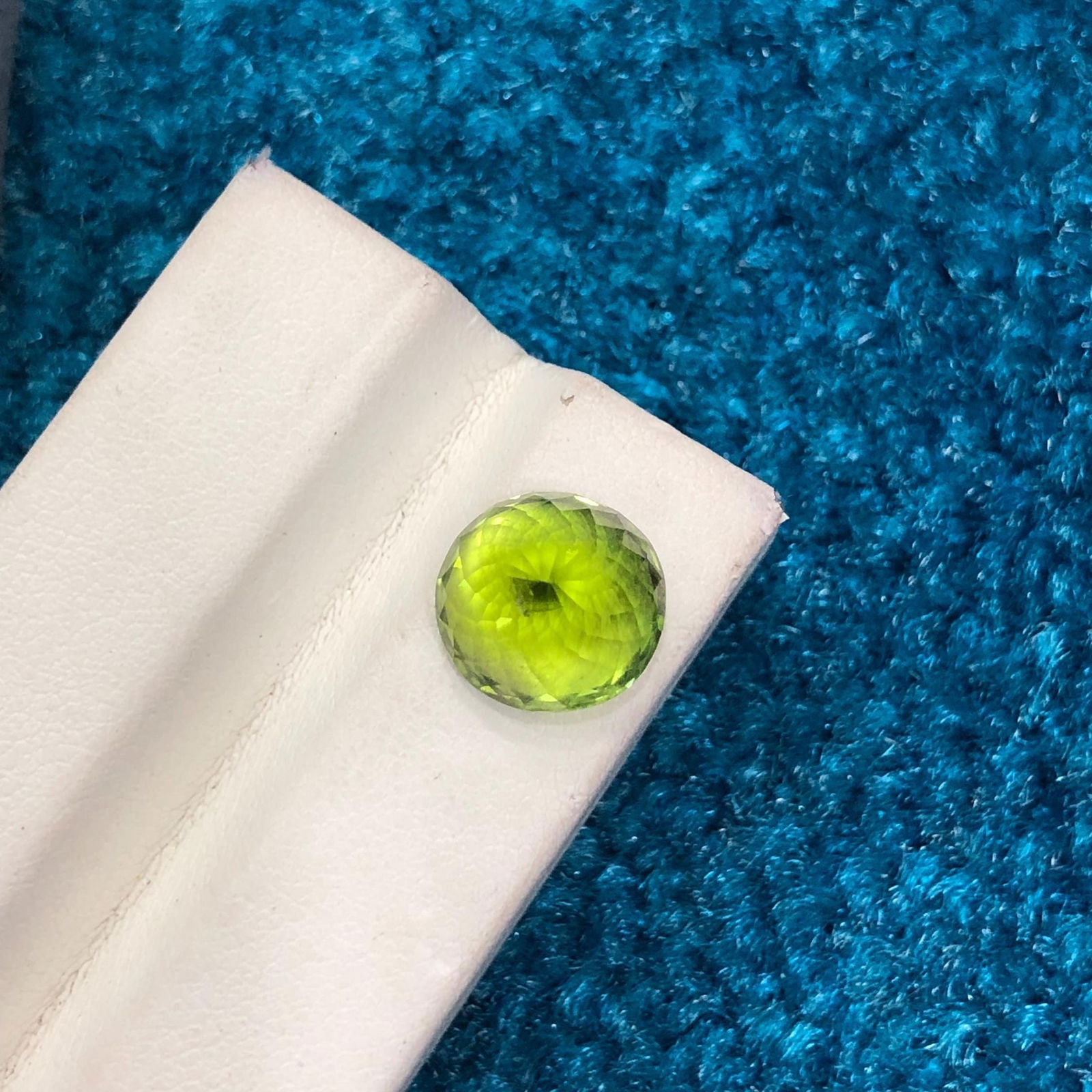 Apple Green Peridot Gemstone: 6.50 Carat Round Cut Stone - 5