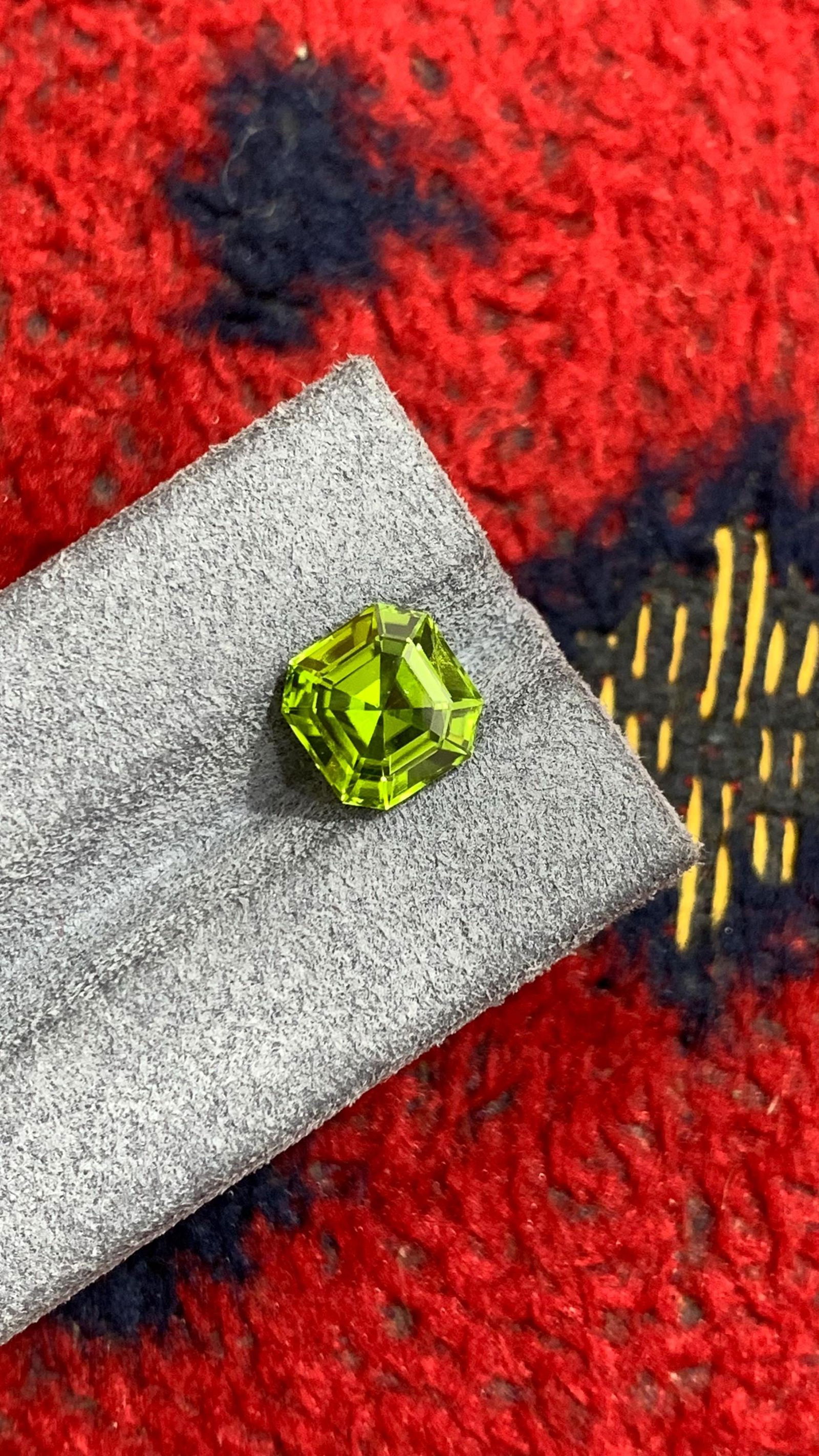 Deep Green Peridot Gemstone: 3.90 Carat Asscher Cut, Sapat Mine: Title:Deep Green Peridot Gemstone: 3.90 Carat Asscher Cut, Sapat MineDescription:Materials: Gemstone: Peridot Carat weight: 3.90 A dazzling Green Peridot Loose Gemstone, boasting a sparkling green