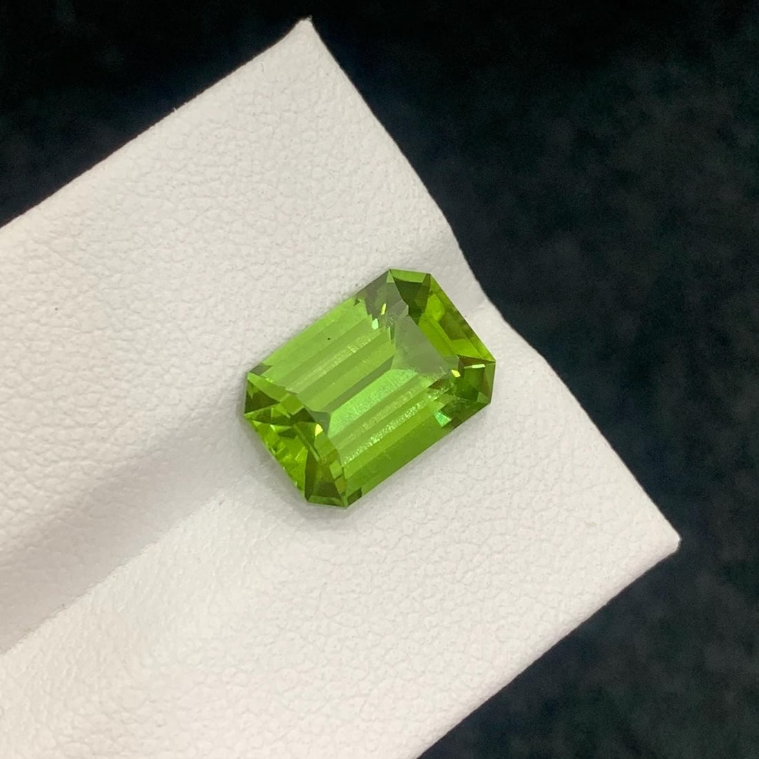 Emerald Cut Peridot Gemstone: Apple Green Jewelry Stone, 4.70 Carat - 3