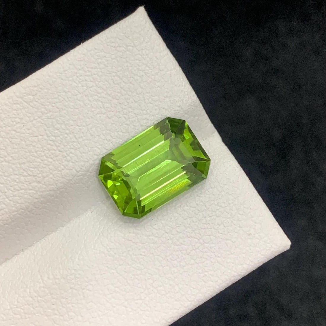Emerald Cut Peridot Gemstone: Apple Green Jewelry Stone, 4.70 Carat - 6