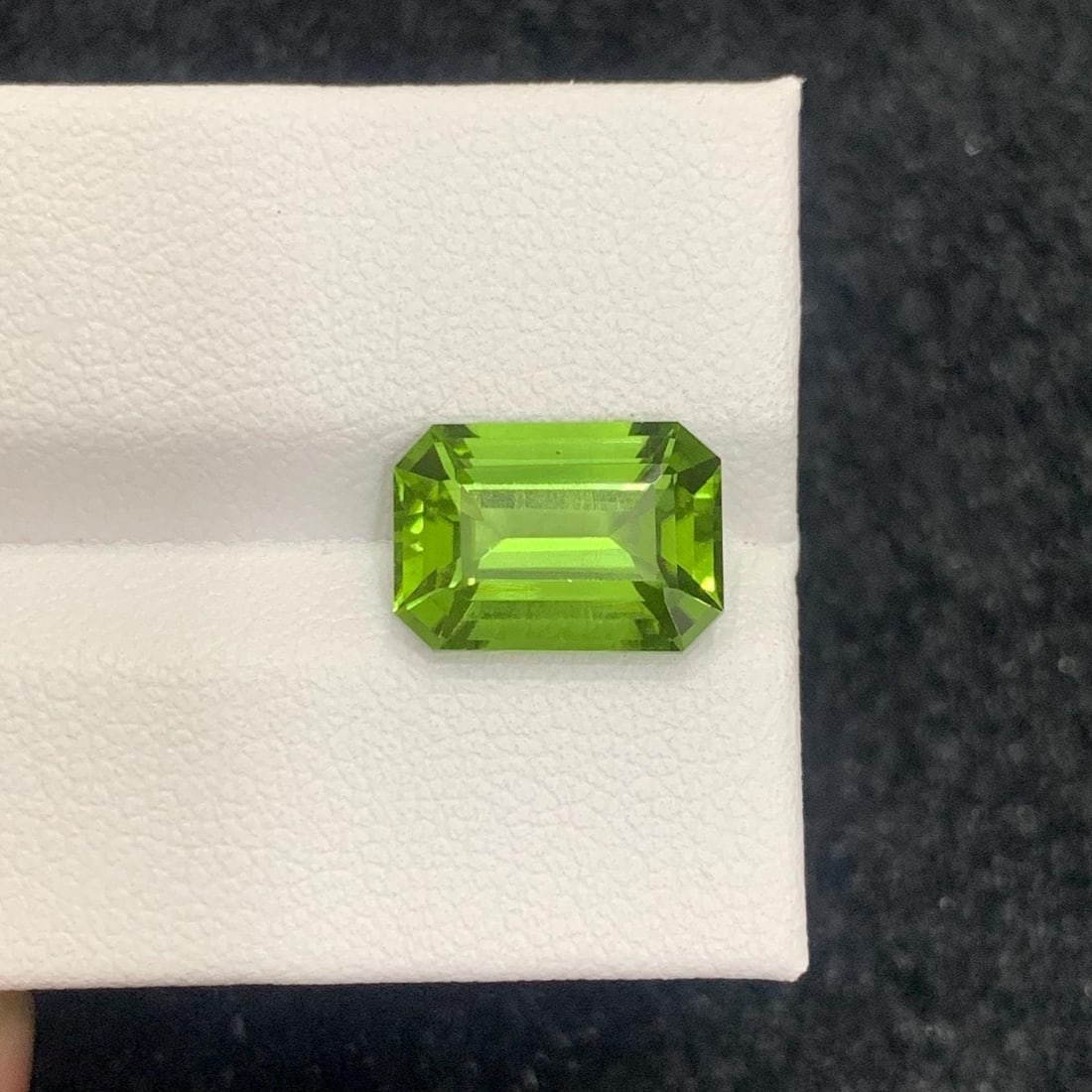 Emerald Cut Peridot Gemstone: Apple Green Jewelry Stone, 4.70 Carat - 7