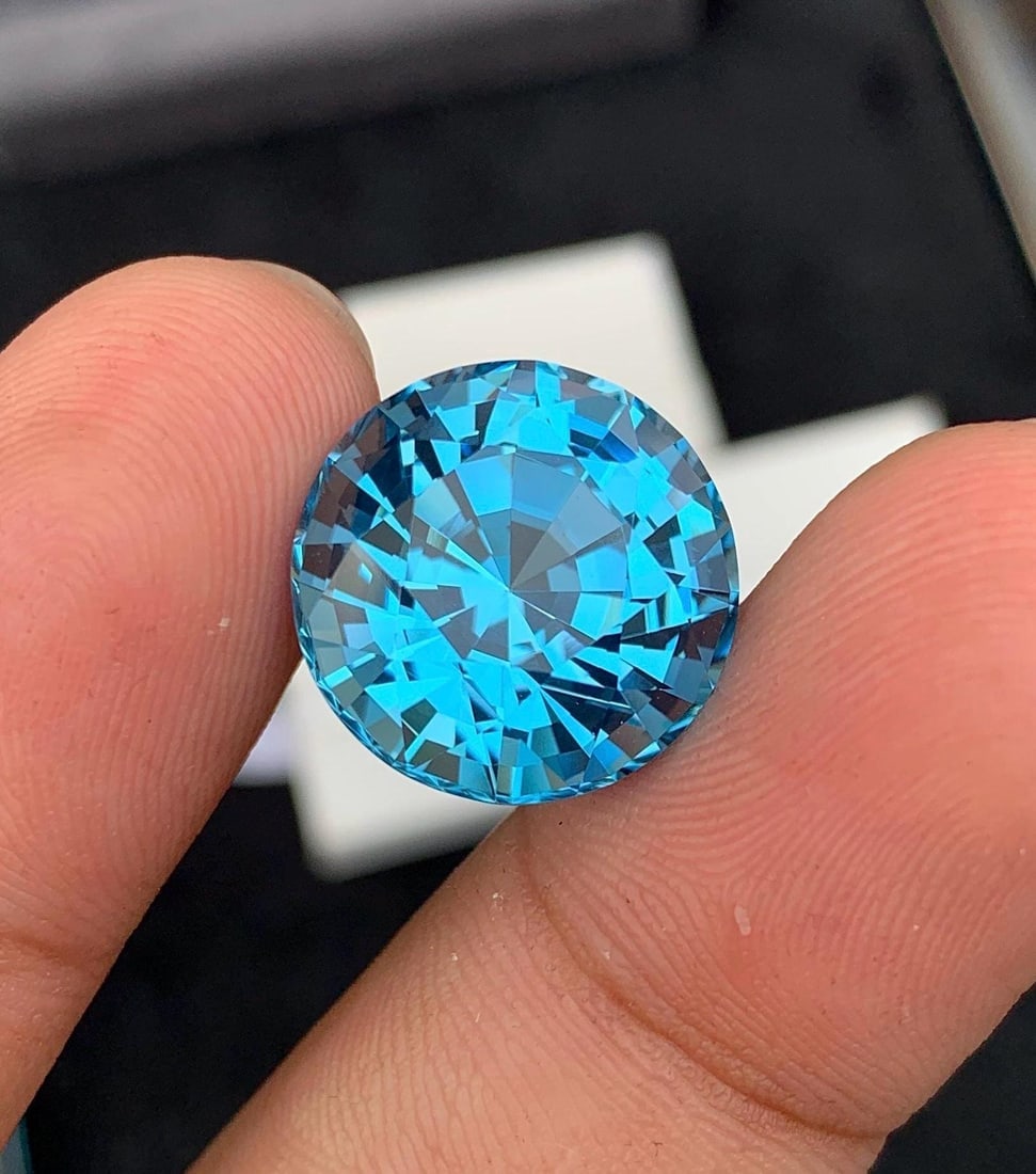 41.90 Carat Swiss Blue Topaz Gemstone: Round Cut November Birthstone - 4