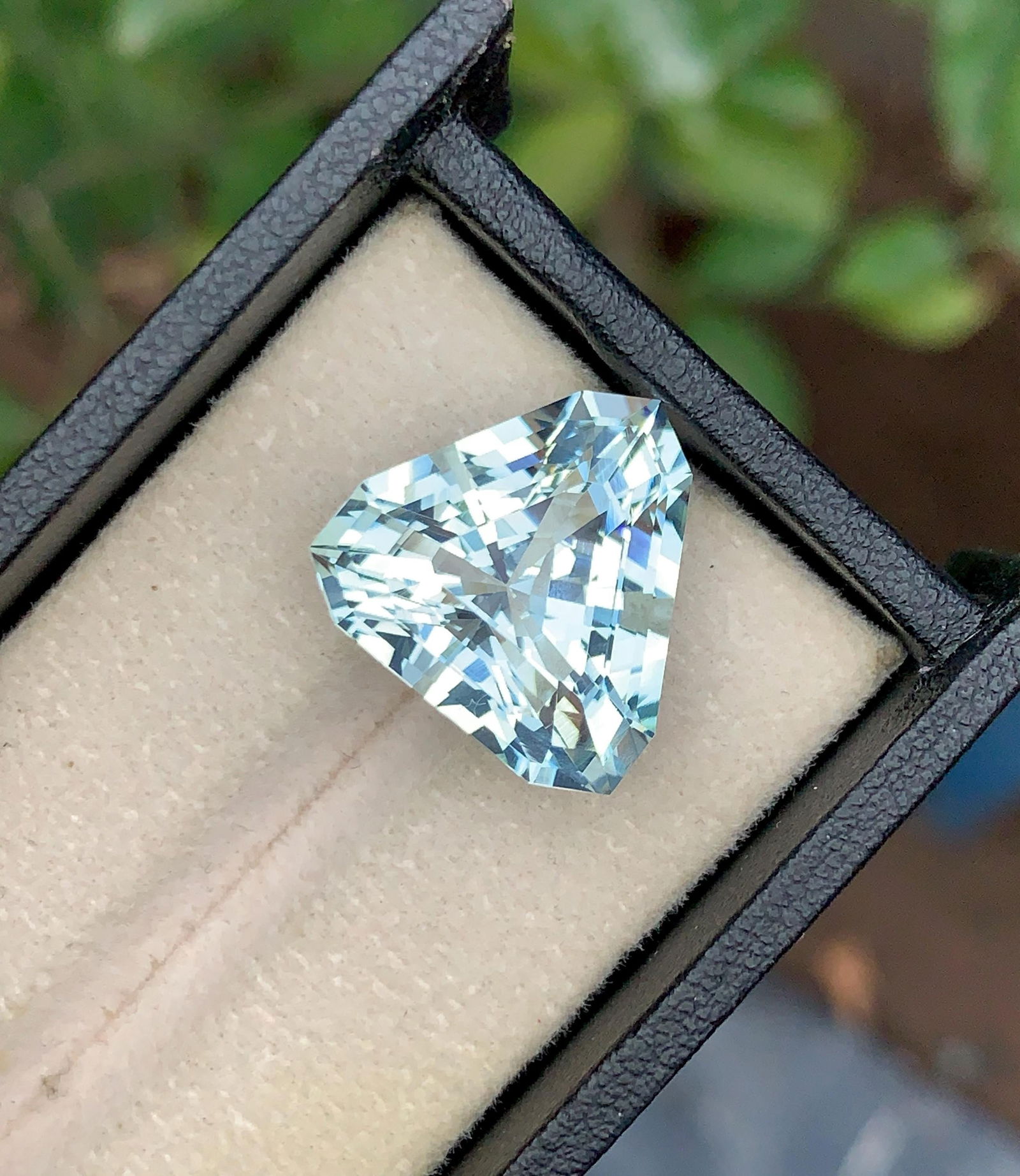 16.80 Carat Aquamarine Gemstone: Natural Blue Trillion Cut Pendant - 2