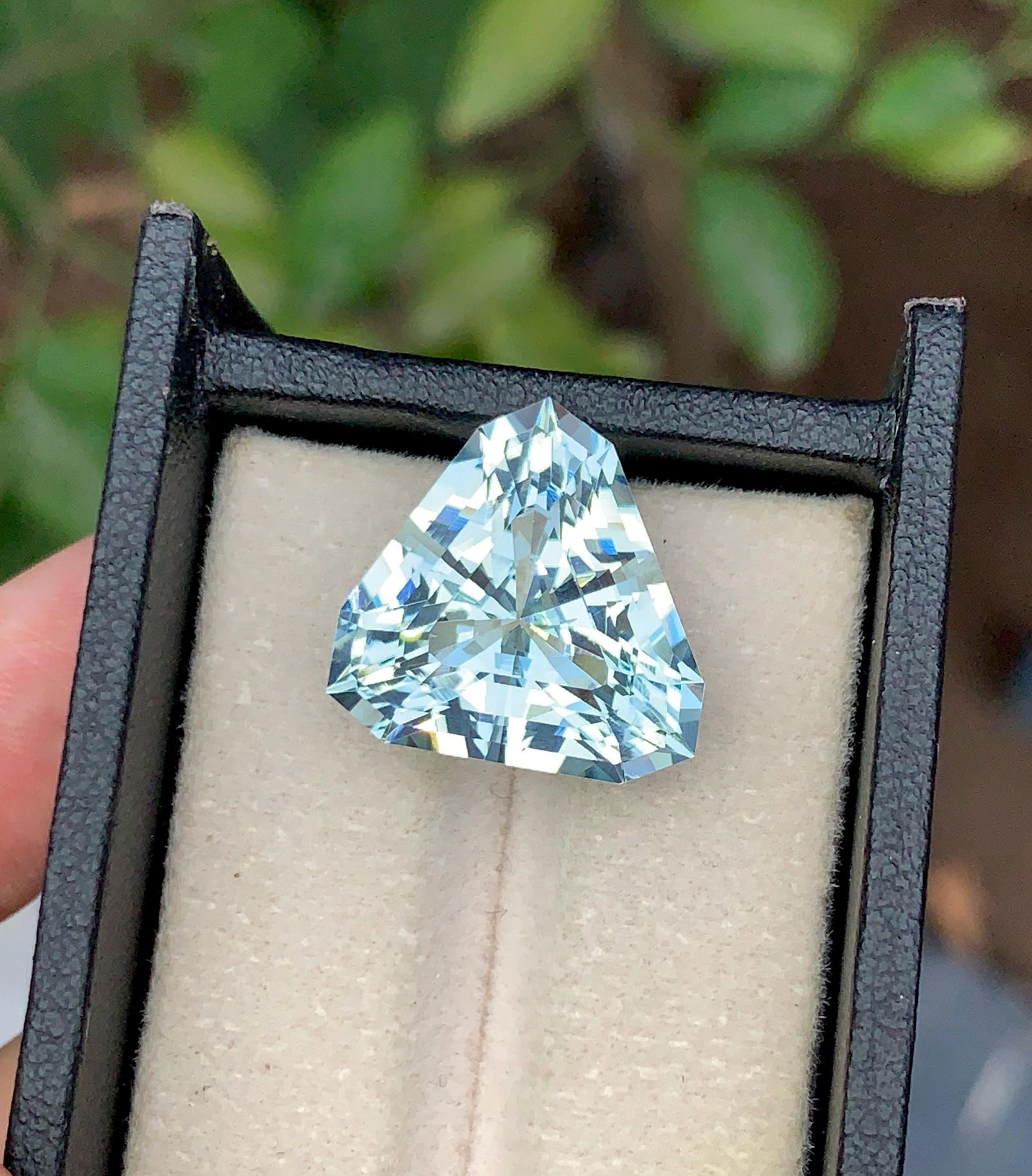 16.80 Carat Aquamarine Gemstone: Natural Blue Trillion Cut Pendant - 3