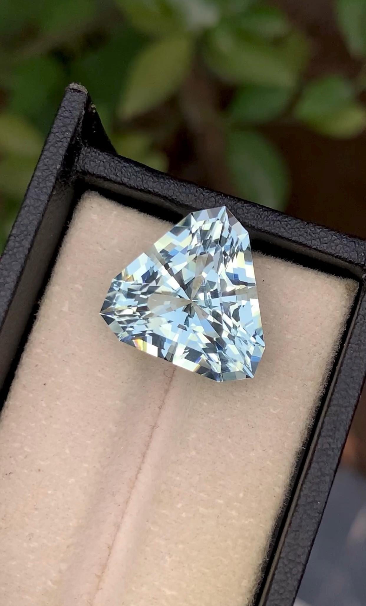 16.80 Carat Aquamarine Gemstone: Natural Blue Trillion Cut Pendant - 4