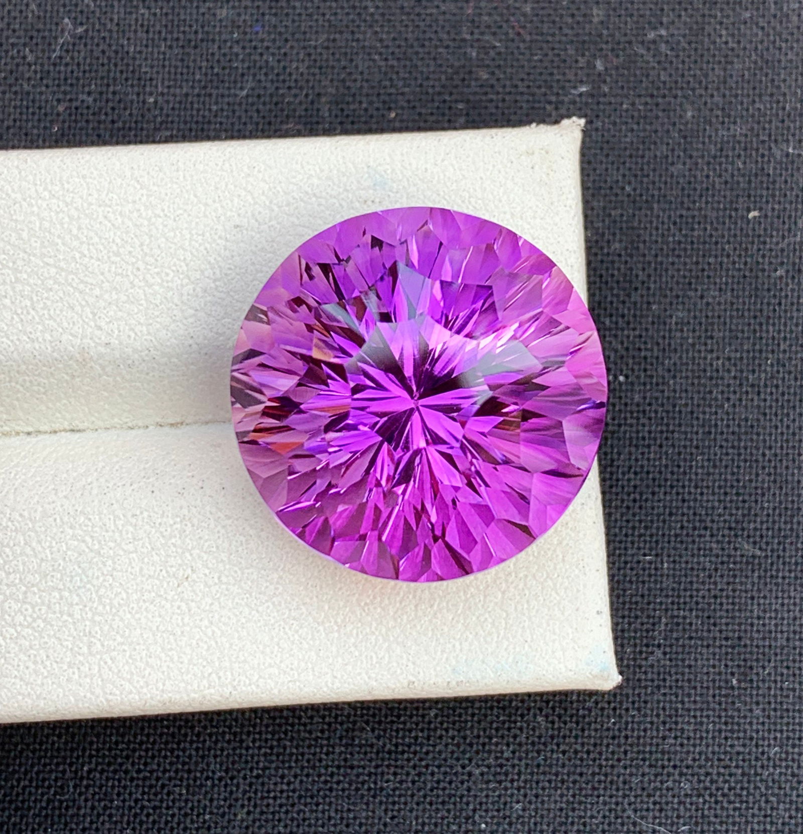 33.75 Carat Natural Amethyst Gemstone: Round Brilliant Cut - 2