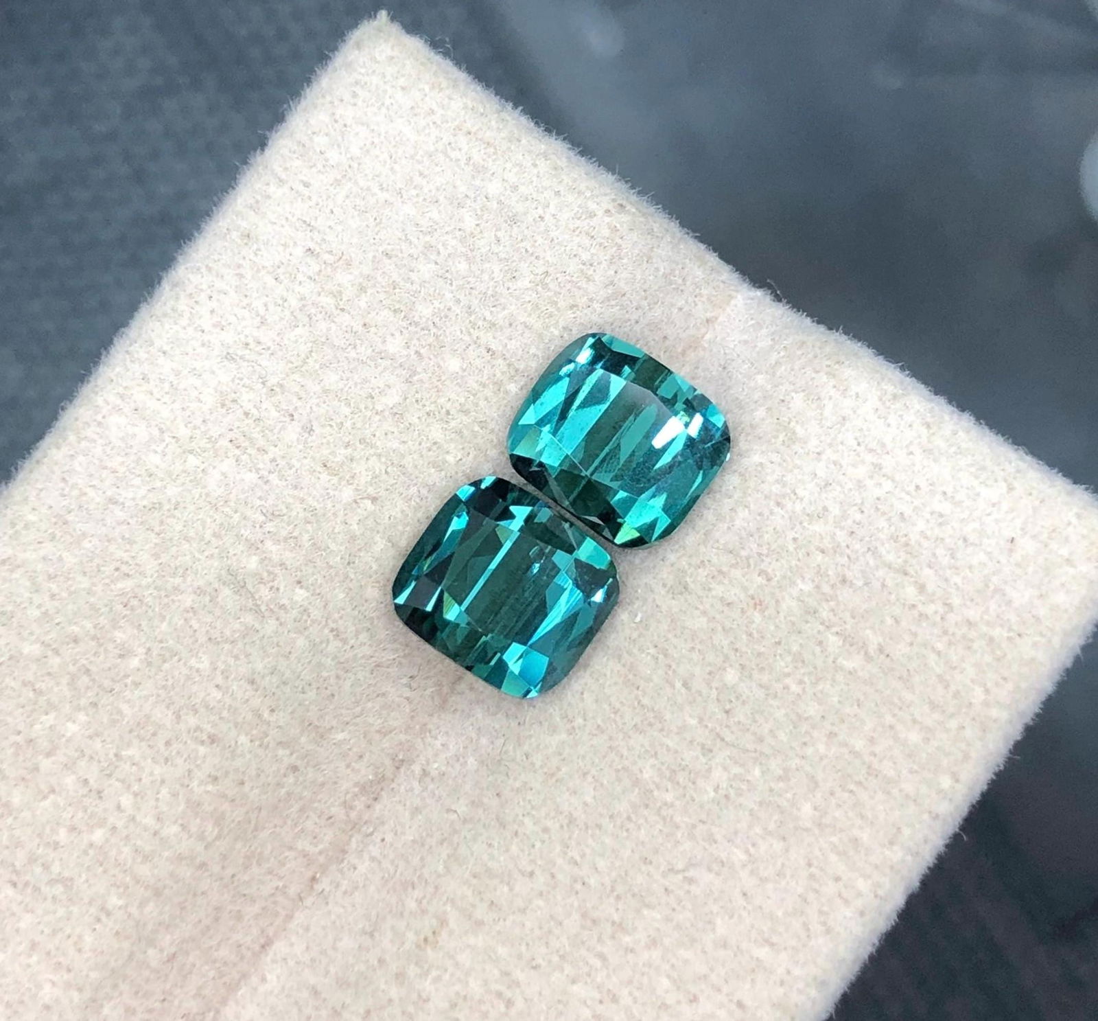 Bluish Green Tourmaline Gemstone: 3.10 Carat Cushion Cut Stone: Title:Bluish Green Tourmaline Gemstone: 3.10 Carat Cushion Cut StoneDescription:Materials: Gemstone: Tourmaline Carat weight: 3.10 