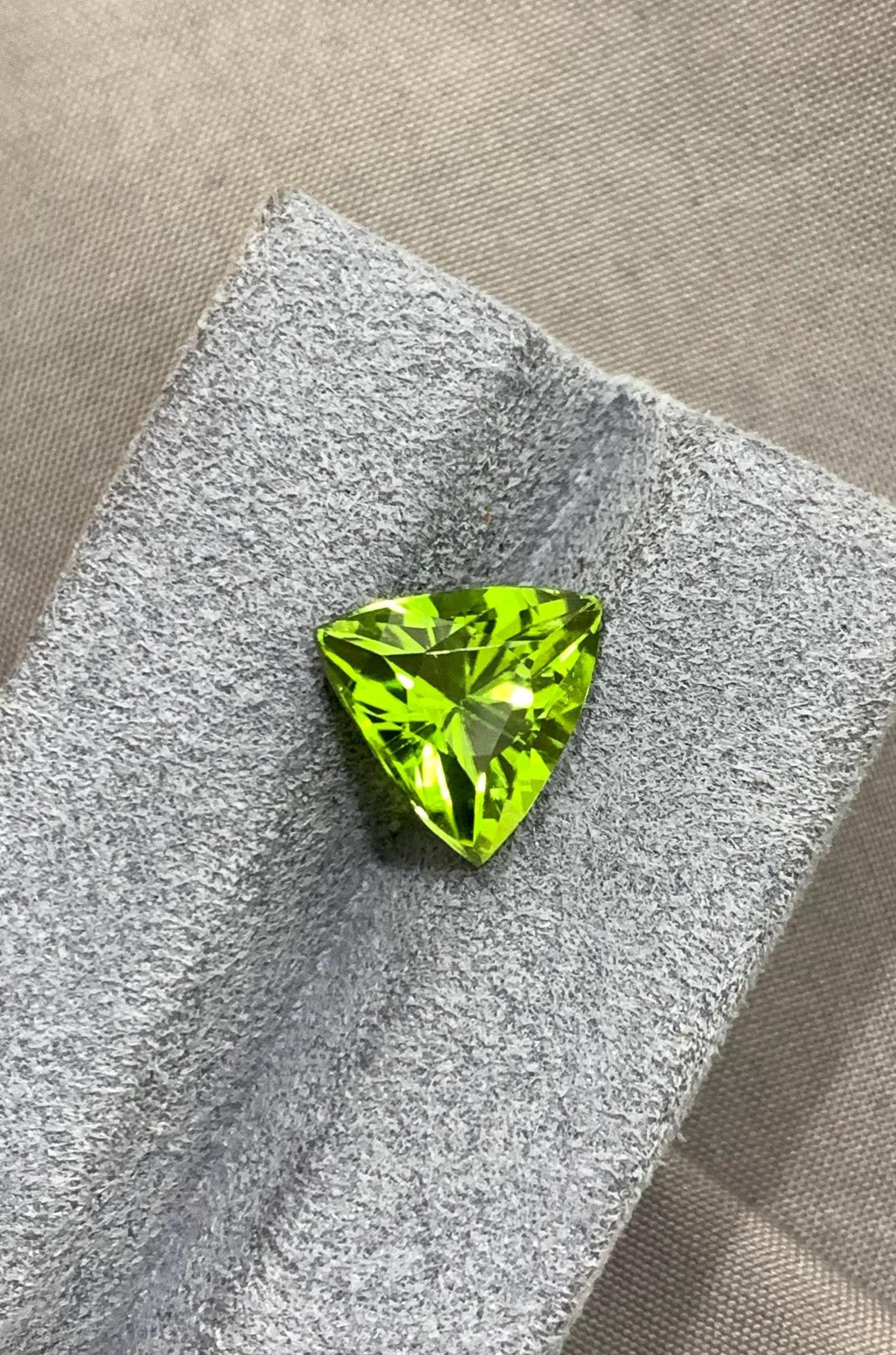 Deep Green Peridot Gemstone: 4.55 CT Trillion Cut, Sapat Mine - 3