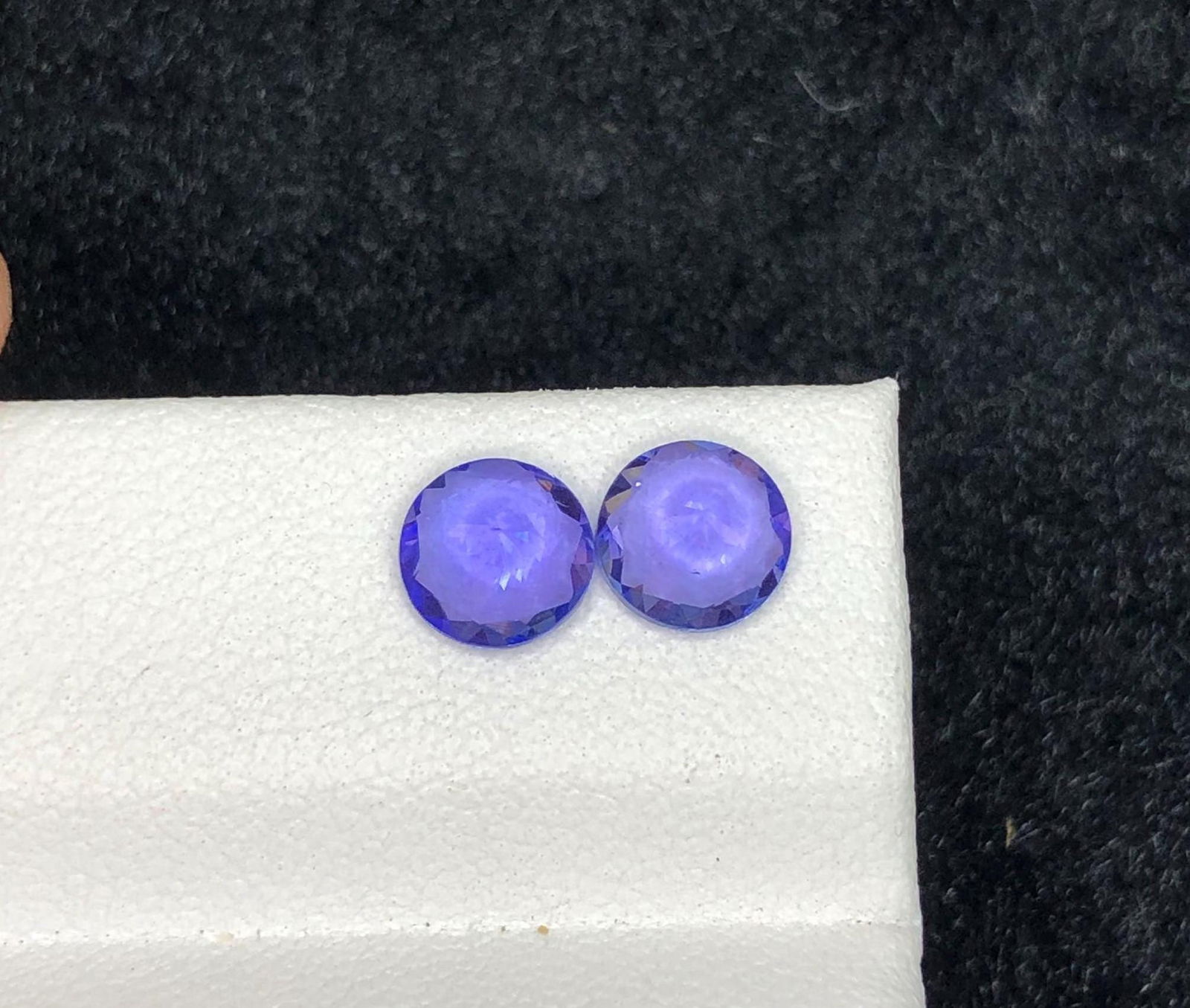 Violet Blue Tanzanite Gemstone Pair: Faceted Round Cut, 1.6 Carat - 4