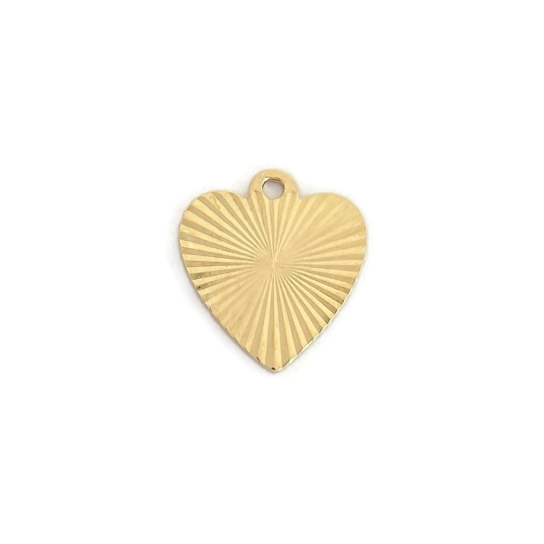 Vintage 1950's Fluted Engine-Turned Heart Charm Pendant 14K Yellow Gold, .94 Gr: Vintage 1950's Fluted Engine-Turned Heart Charm Pendant 14K Yellow Gold, .94 Gr This is such a lovely charm pendant that can fit on the chain of your choice. Please let us know if you have any questio
