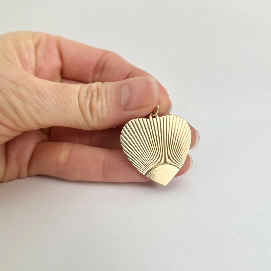 Vintage 1950's Engine Turned Fluted Heart Charm Pendant 14K Yellow Gold, 4.53 Gr - 6