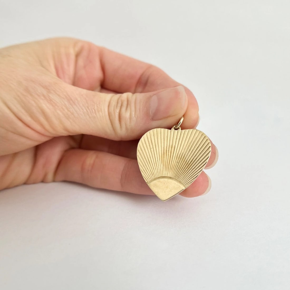 Vintage 1950's Engine Turned Fluted Heart Charm Pendant 14K Yellow Gold, 4.53 Gr - 7