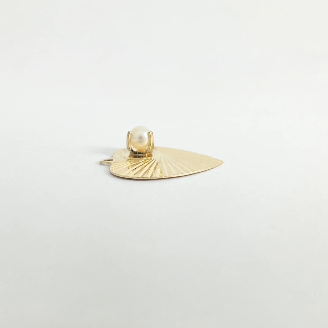 Vintage 1960's Fluted Pearl Heart Charm Necklace Pendant 14K Yellow Gold 1.21 Gr - 7