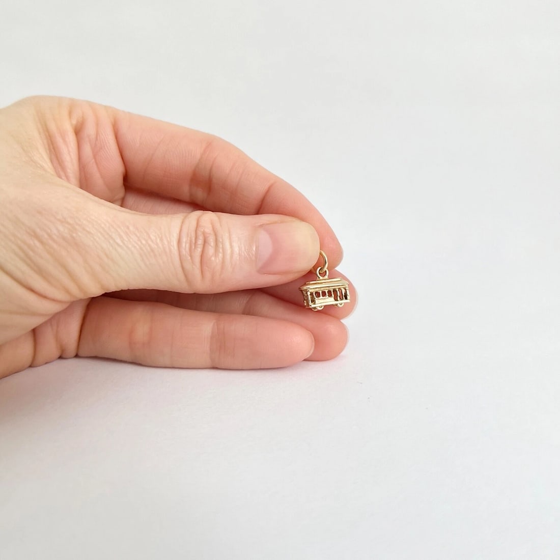 Vintage San Francisco Trolly Car Charm 14K Yellow Gold, 1.81 Grams - 4