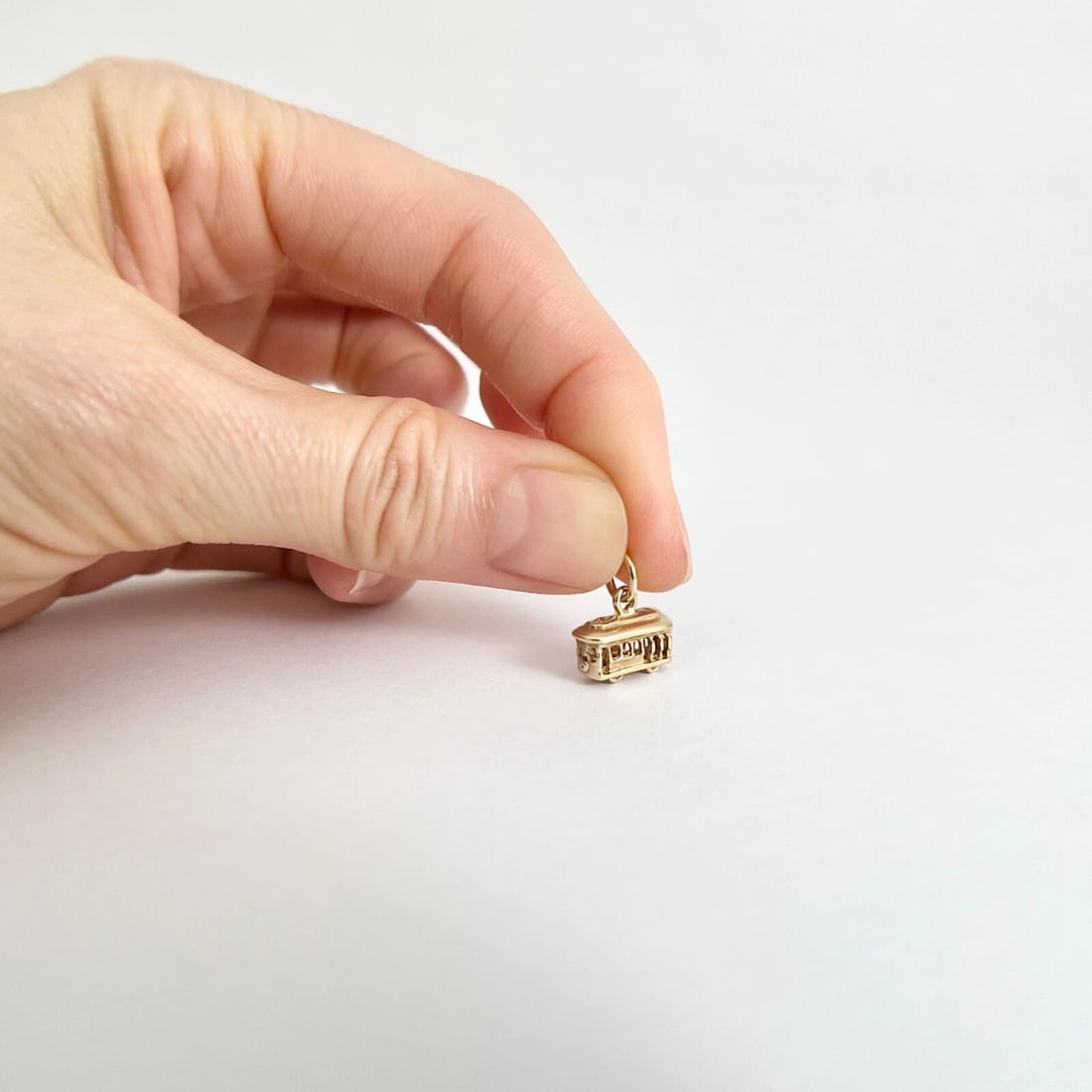 Vintage San Francisco Trolly Car Charm 14K Yellow Gold, 1.81 Grams - 6