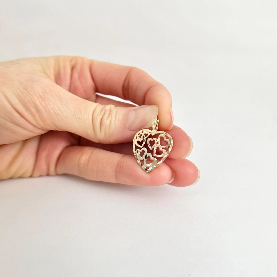 Vintage Tri-Color Heart Charm Necklace Pendant 14K Yellow Rose Gold, 1.30 Grams - 3