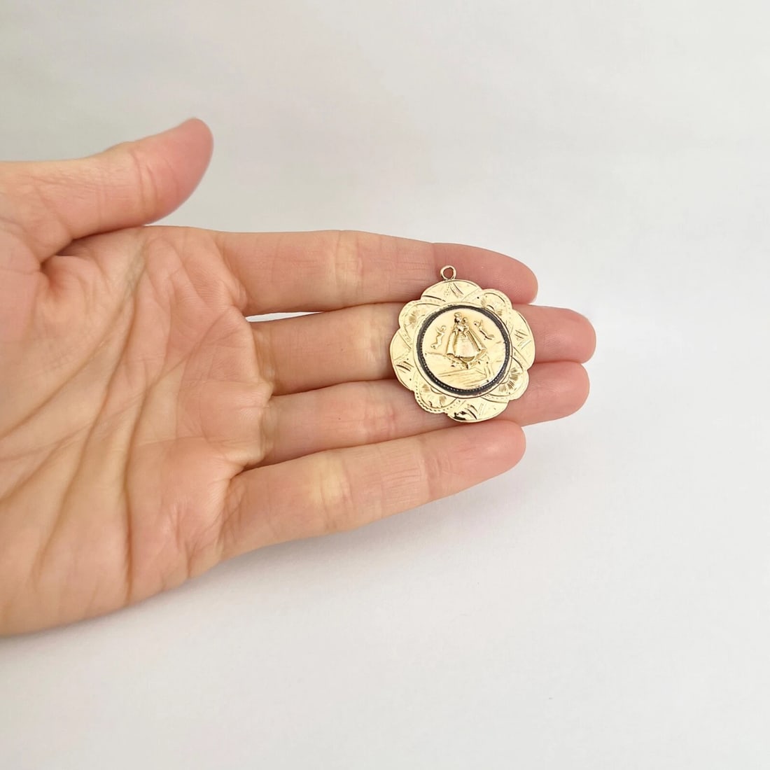 Vintage Master of Andre Madonna Religious Pendant Charm 18K Yellow Gold, 3.59 Gr - 3