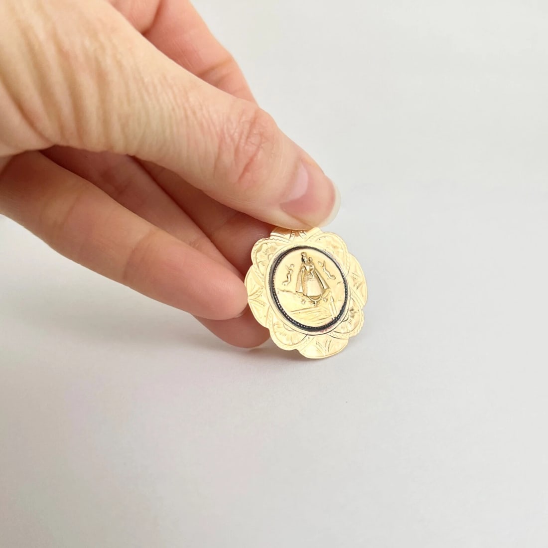 Vintage Master of Andre Madonna Religious Pendant Charm 18K Yellow Gold, 3.59 Gr - 4