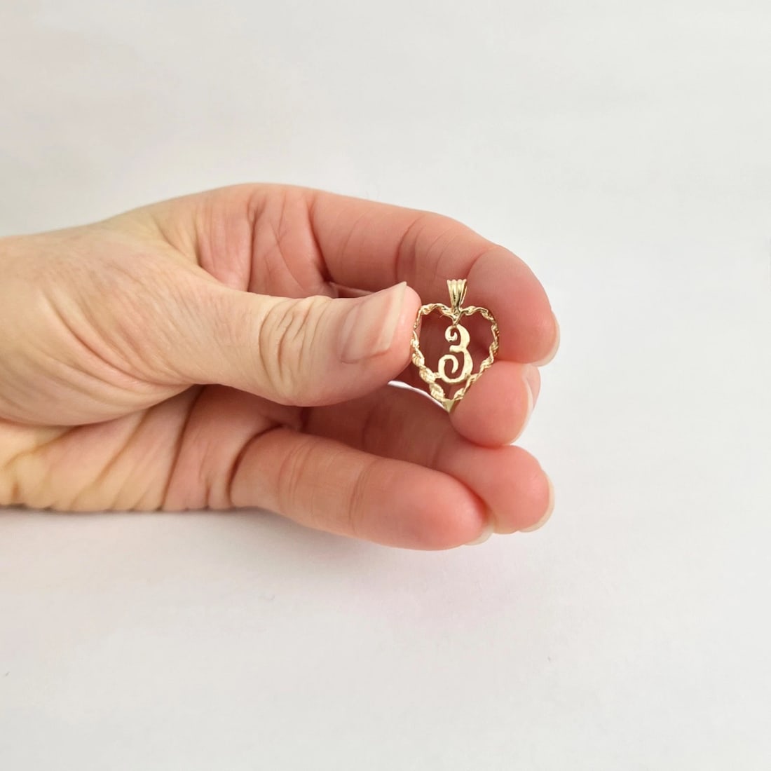 Vintage 1950's Letter E Initial Heart Necklace Pendant 14K Yellow Gold, .73 Gram - 5