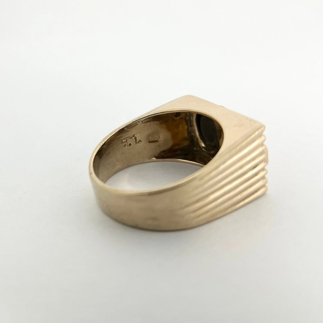 Vintage 1940's Black Star Sapphire Ruby Flat Top Ring 9K Yellow Gold, 6.88 Grams - 12