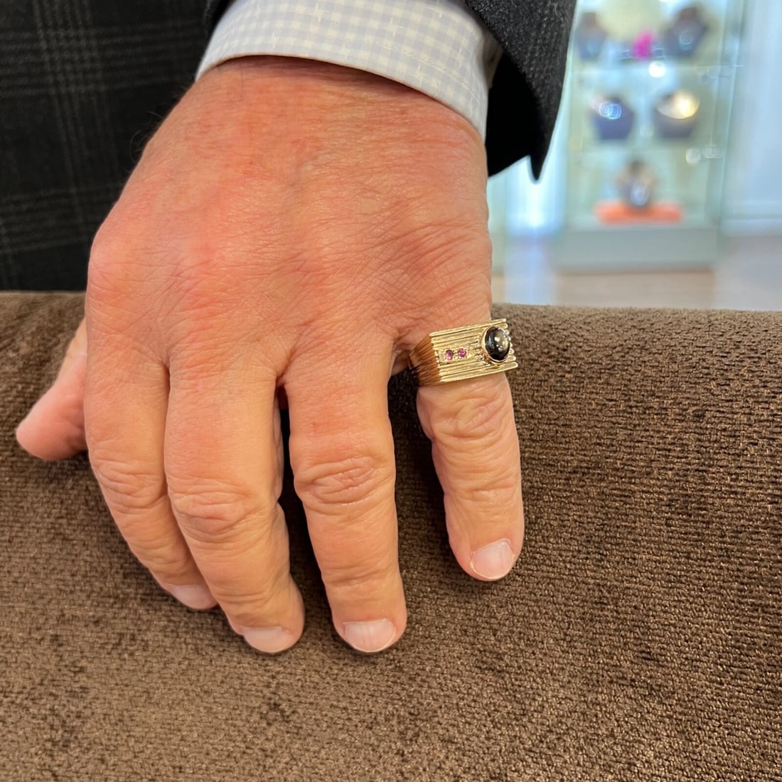 Vintage 1940's Black Star Sapphire Ruby Flat Top Ring 9K Yellow Gold, 6.88 Grams - 4