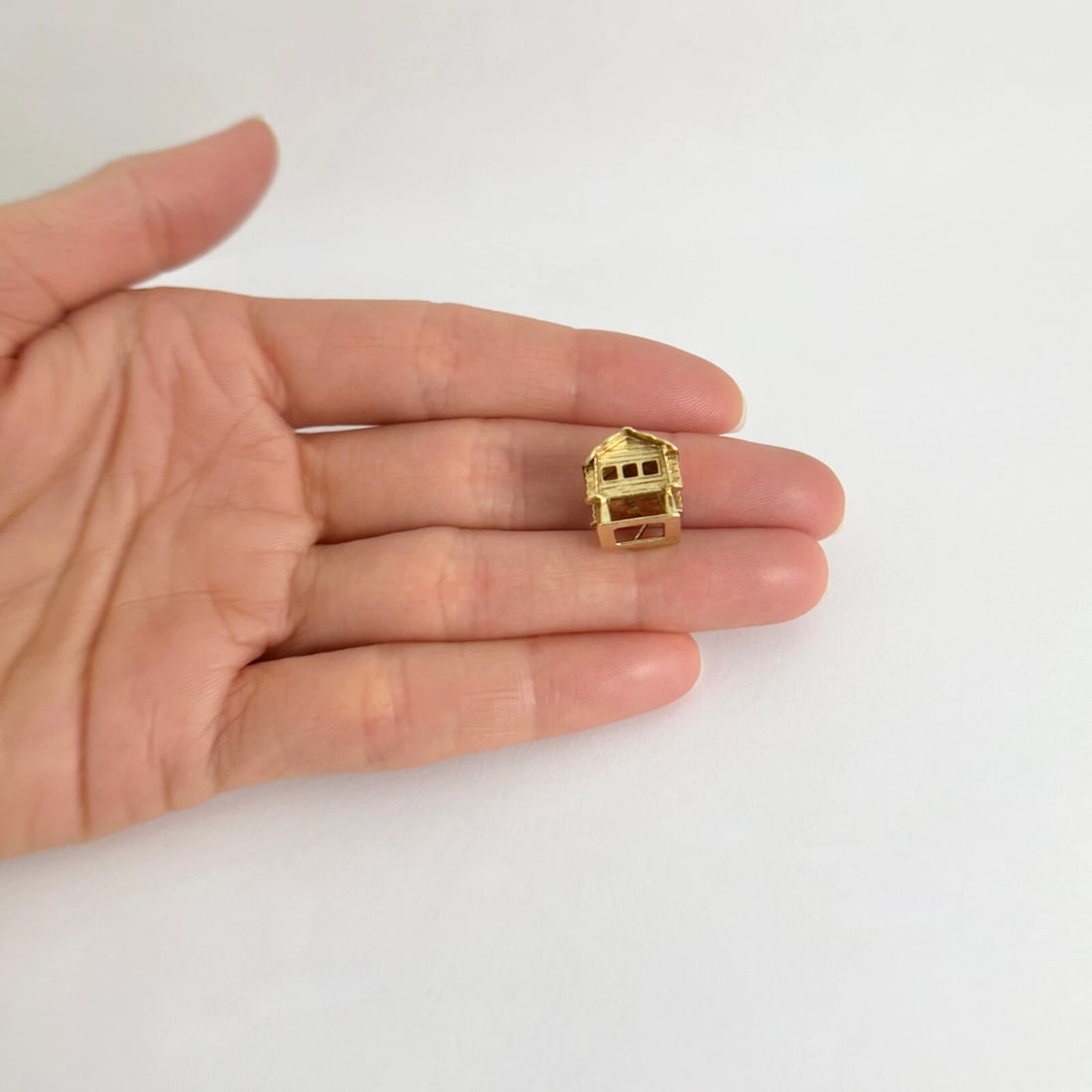 Vintage 1950's Log Cabin House Charm 18K Yellow Gold, 3.01 Grams - 3