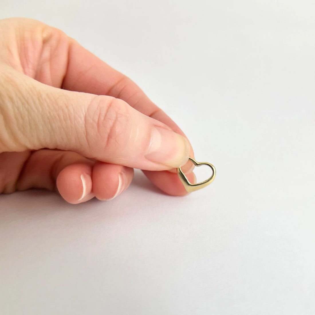 Vintage 1970's Open Heart Charm Necklace Pendant 14K Yellow Gold, .63 Grams - 4