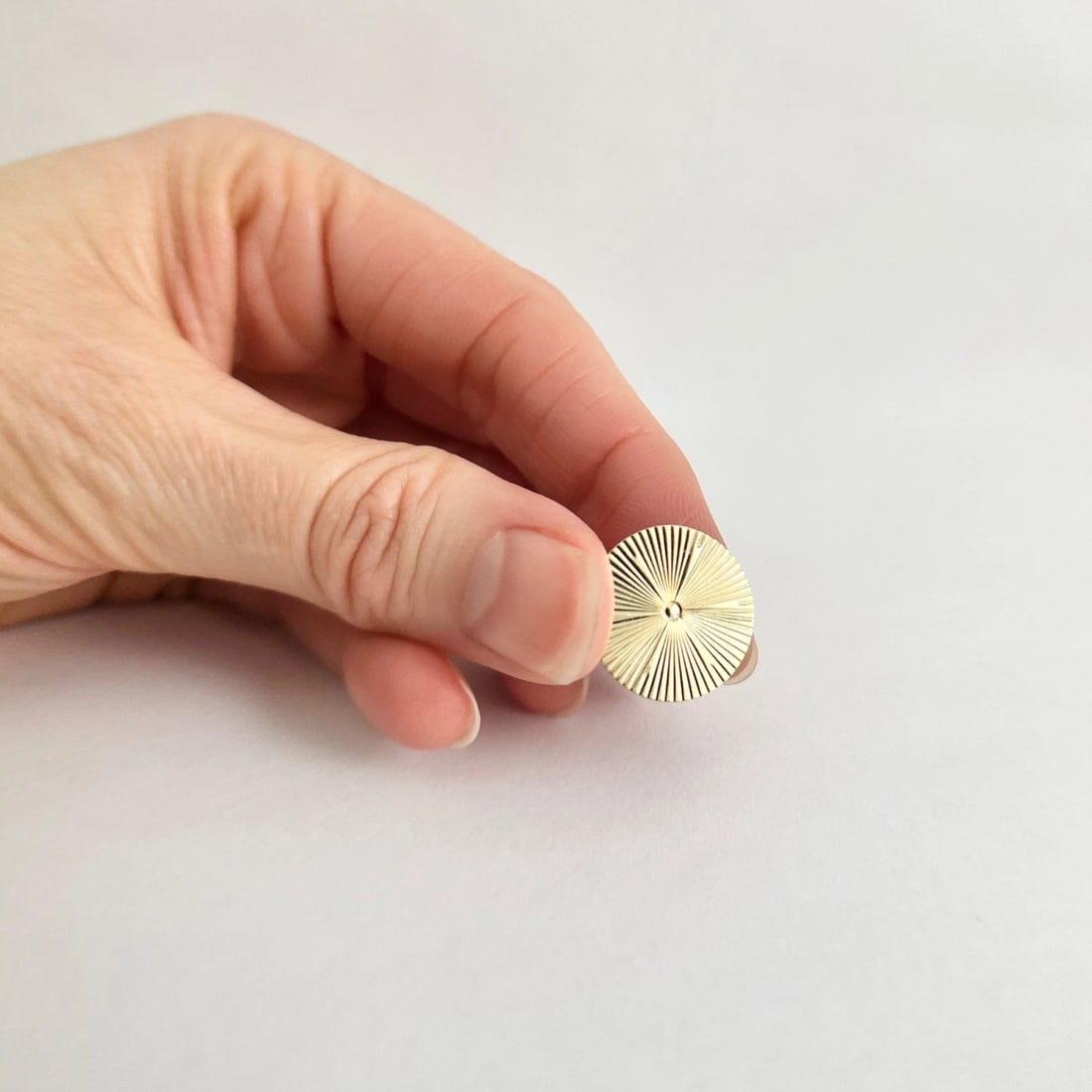 Vintage 1960's Fluted Round Disc Pin Tie Tack 14K Yellow Gold, 1.49 Grams - 4