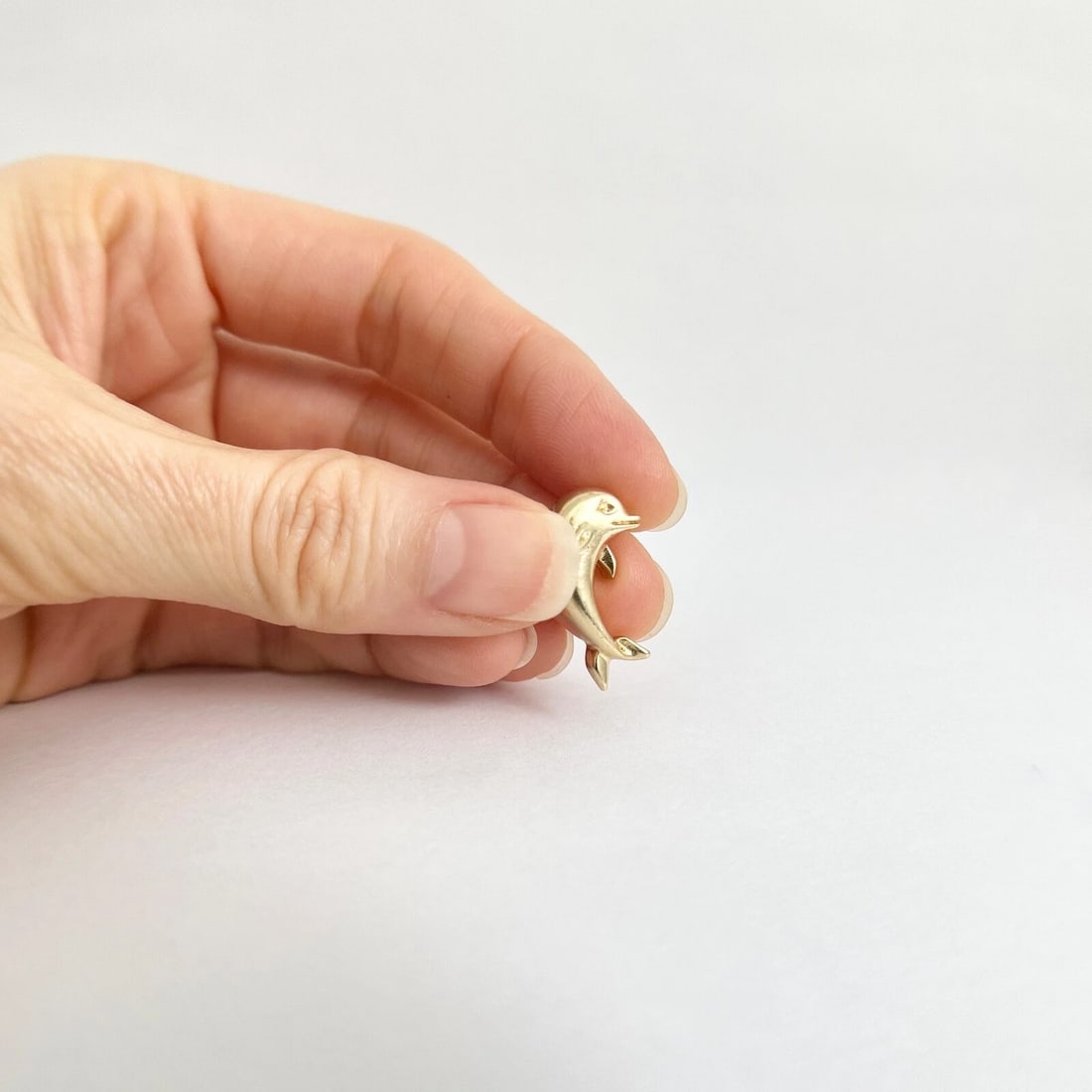 Vintage Dolphin Necklace Pendant Charm 14K Yellow Gold, 1.96 Grams - 4