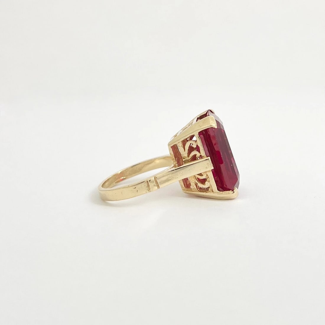 Vintage 1960's Red Gemstone Cocktail Ring 12K Yellow Gold, 9.31 Gr - 7